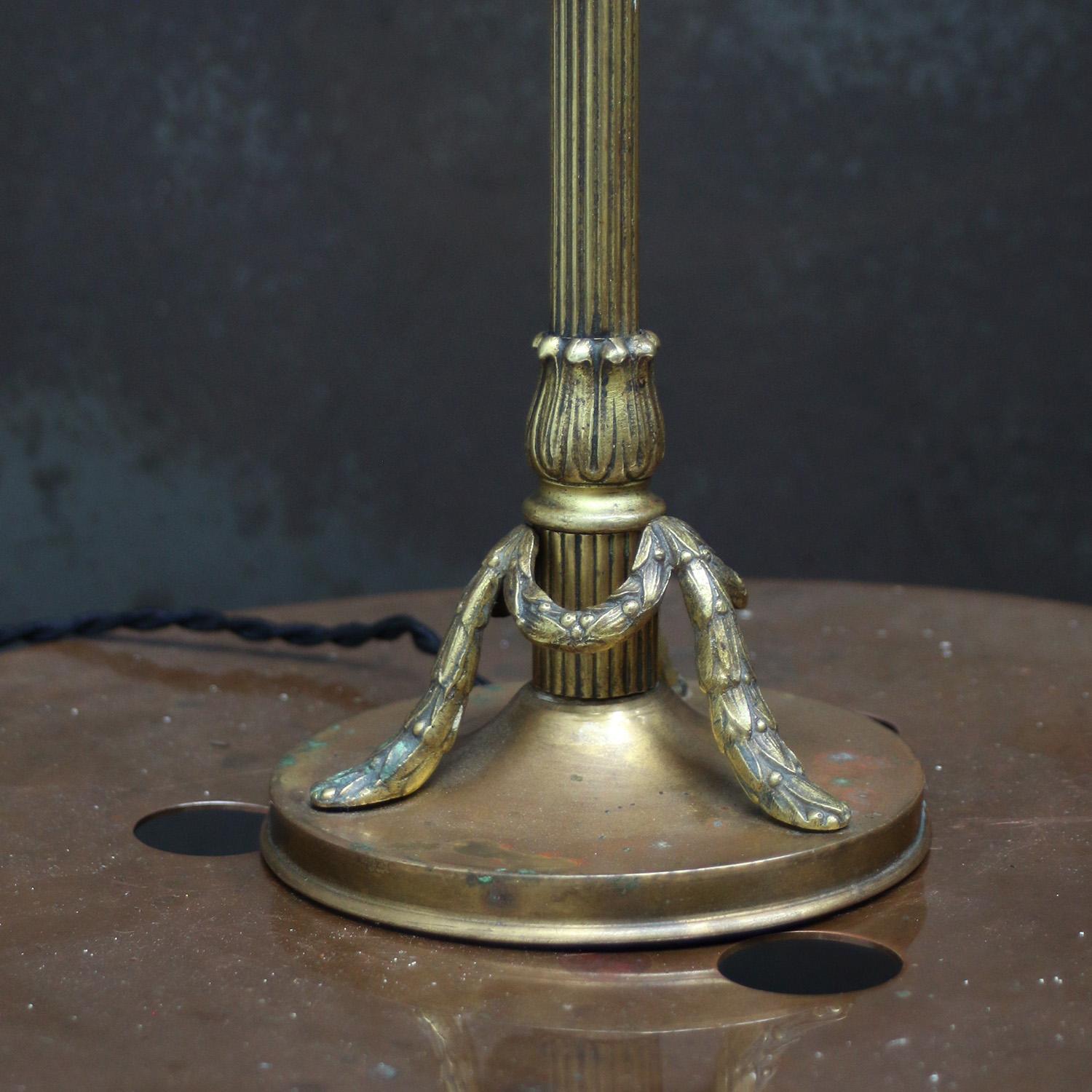 French Empire Brass Art Deco Shell Desk Table Lamp For Sale 6