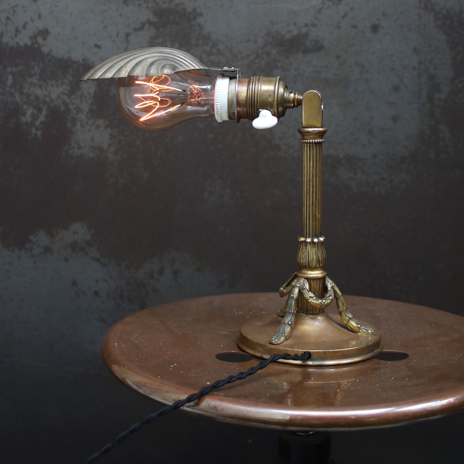 Early 20th Century French Empire Brass Art Deco Shell Desk Table Lamp For Sale