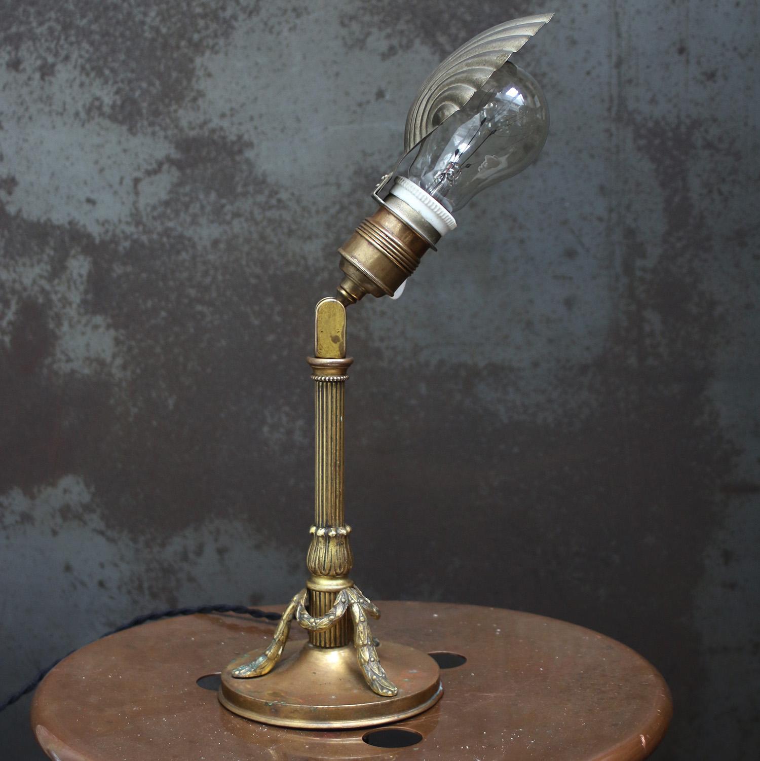 French Empire Brass Art Deco Shell Desk Table Lamp For Sale 2