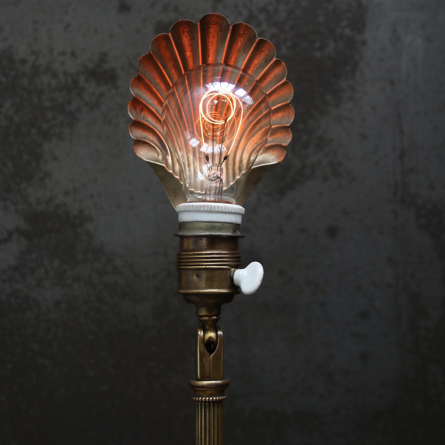French Empire Brass Art Deco Shell Desk Table Lamp For Sale 3