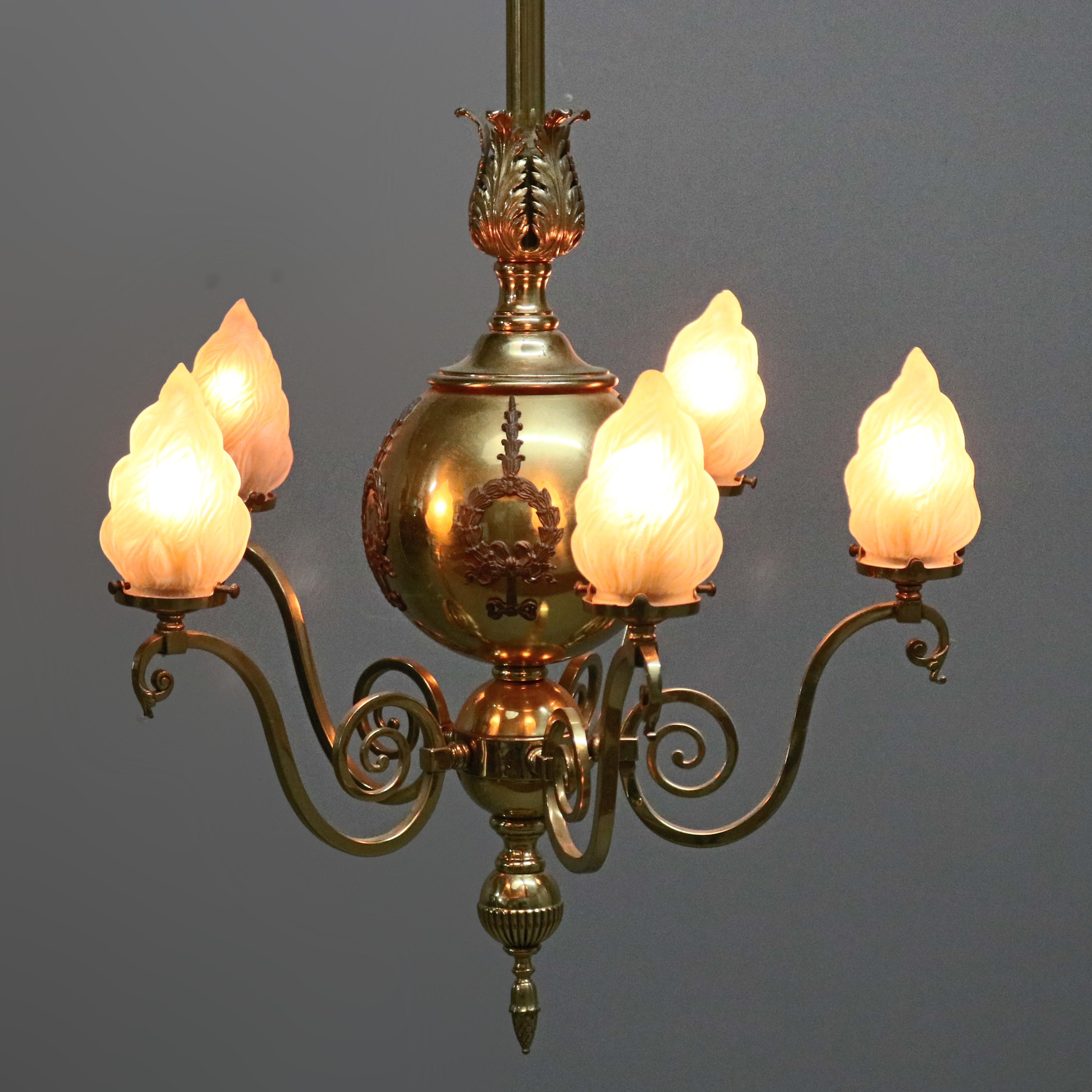 Lampadario a globo in ottone Impero francese con paralumi a forma di fiamma, 1930 ca. in vendita 1