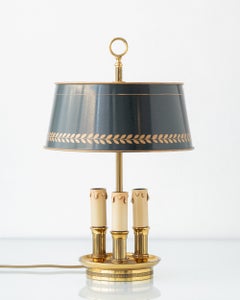 Lampe Bouillotte Empire en laiton à trois lumières avec abat-jour en laurier tôle doré