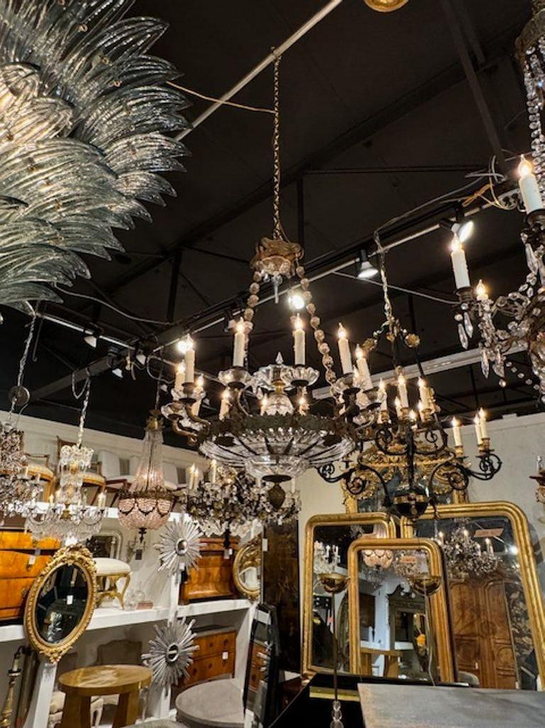 Lustre Empire français à 12 éclairages en bronze et cristal en vente 3
