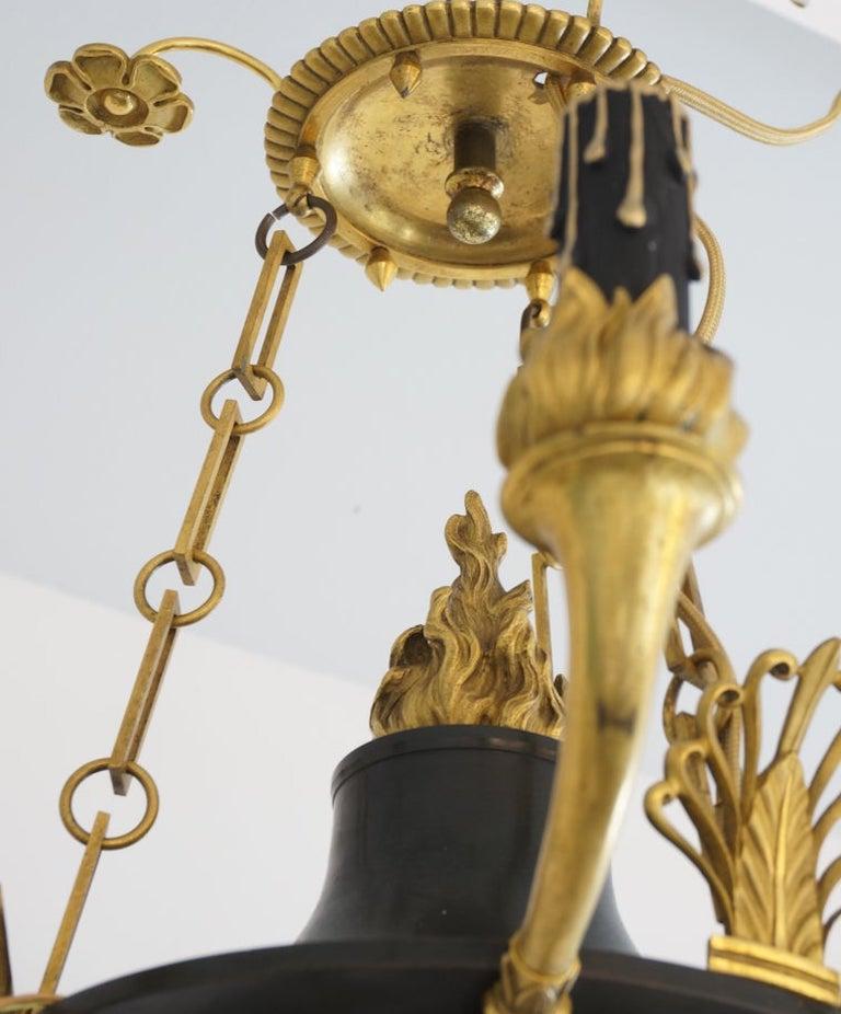 Französischer Empire-Kronleuchter aus Bronze im Angebot 4