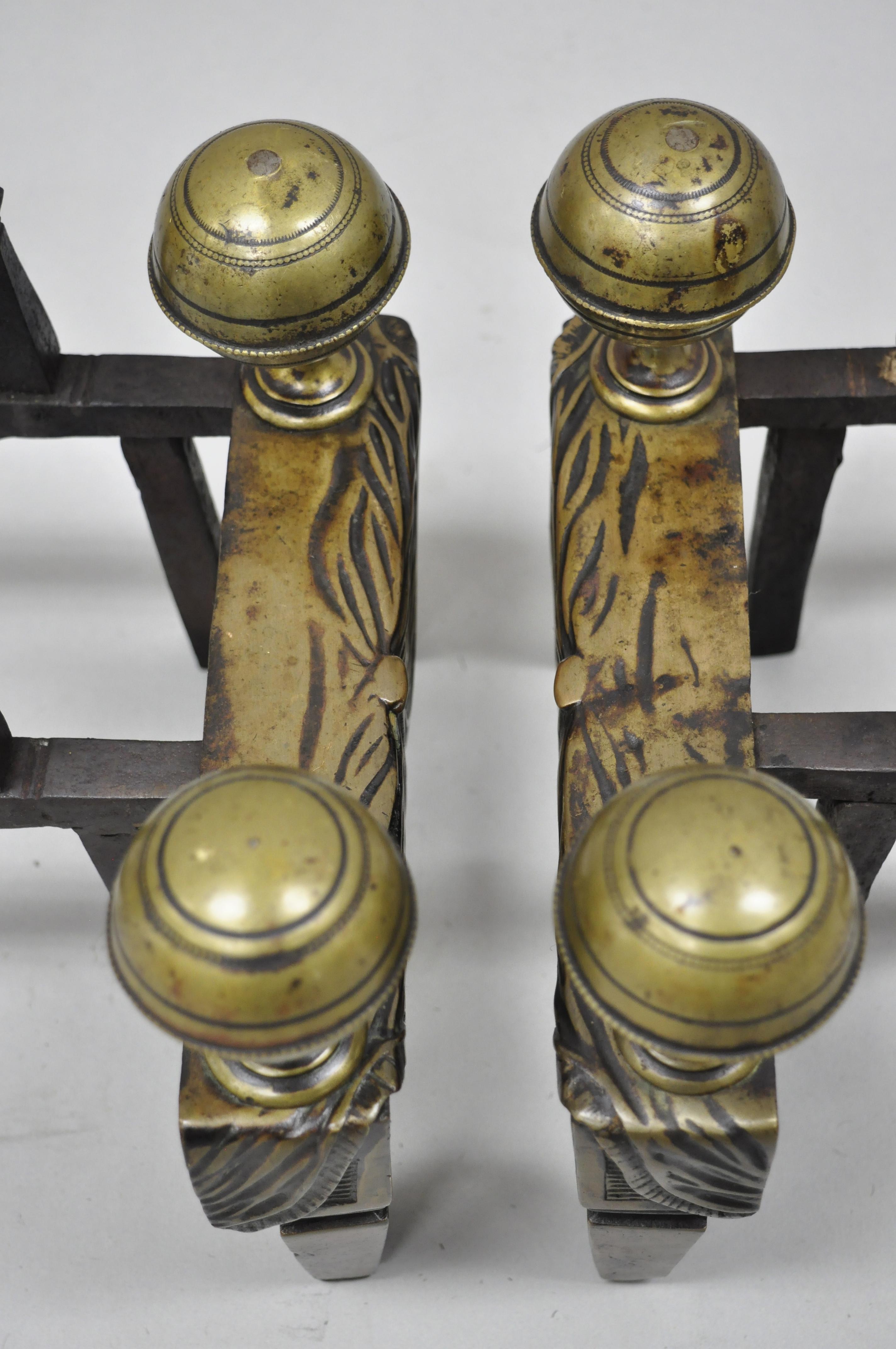 Paire de petits chenets de cannon de style Empire français en bronze avec drapeau et glands en forme de chenet Bon état - En vente à Philadelphia, PA