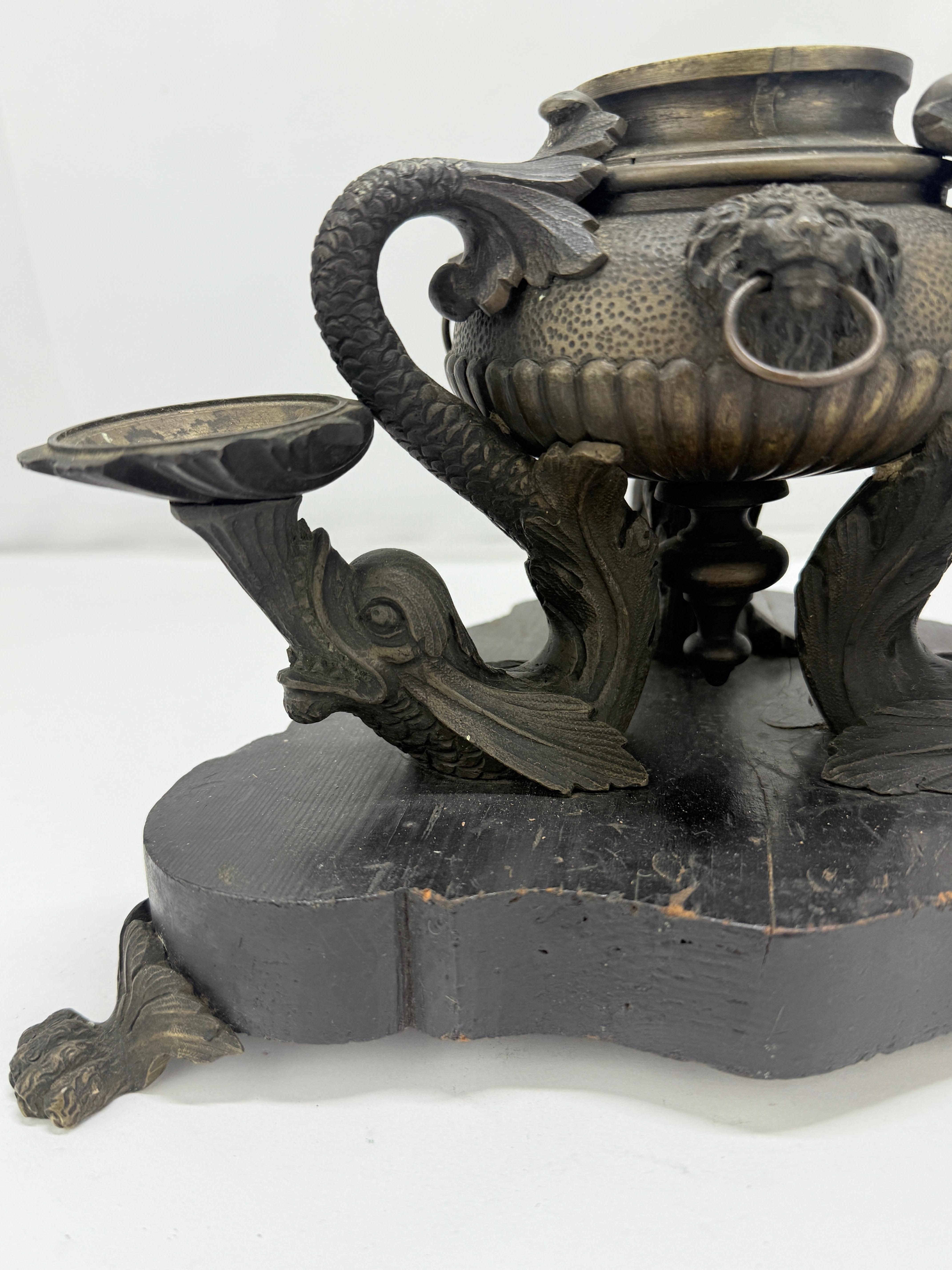 XIXe siècle Encrier en bronze de l'Empire français d'après les lampes à huile romaines, c.1815-25 en vente