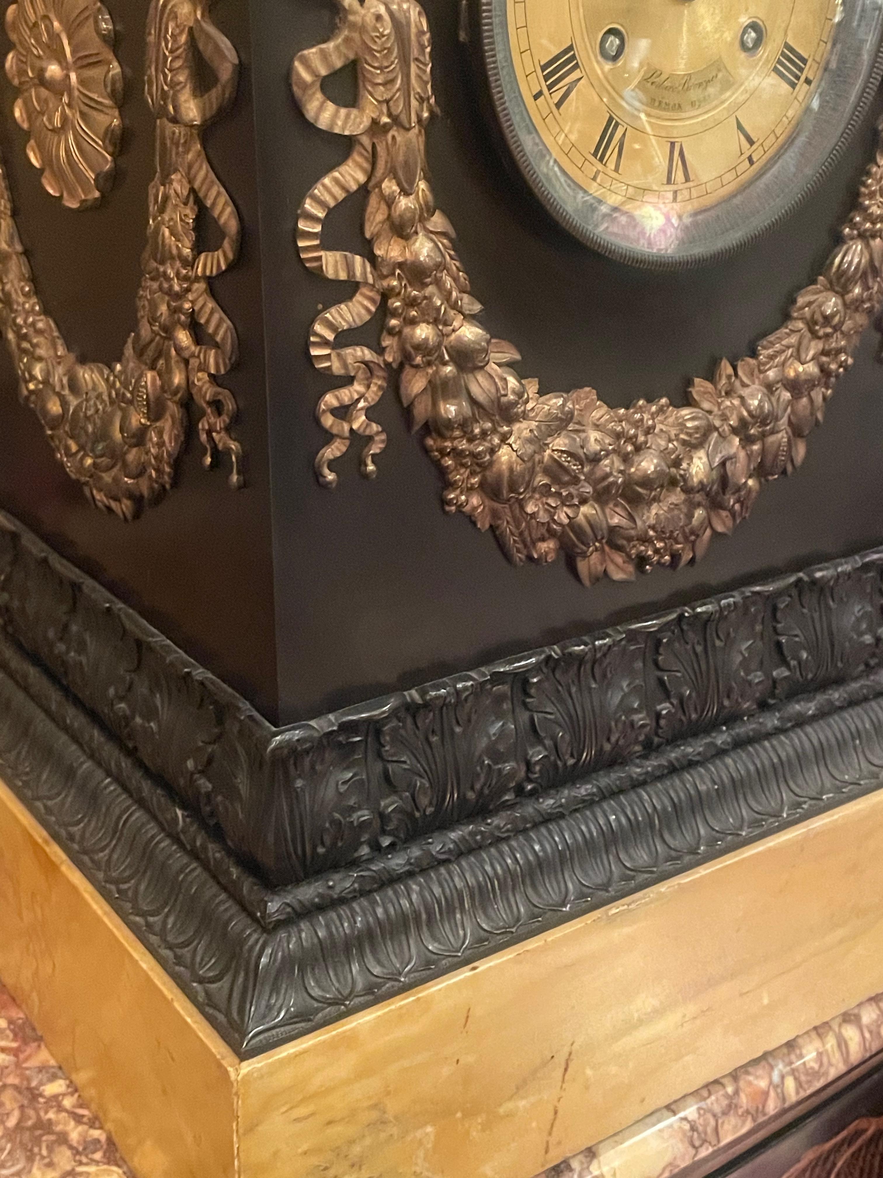 French Empire Bronze Mantle Clock by Hemon, in LEDURE Case, c.1820 For Sale 5