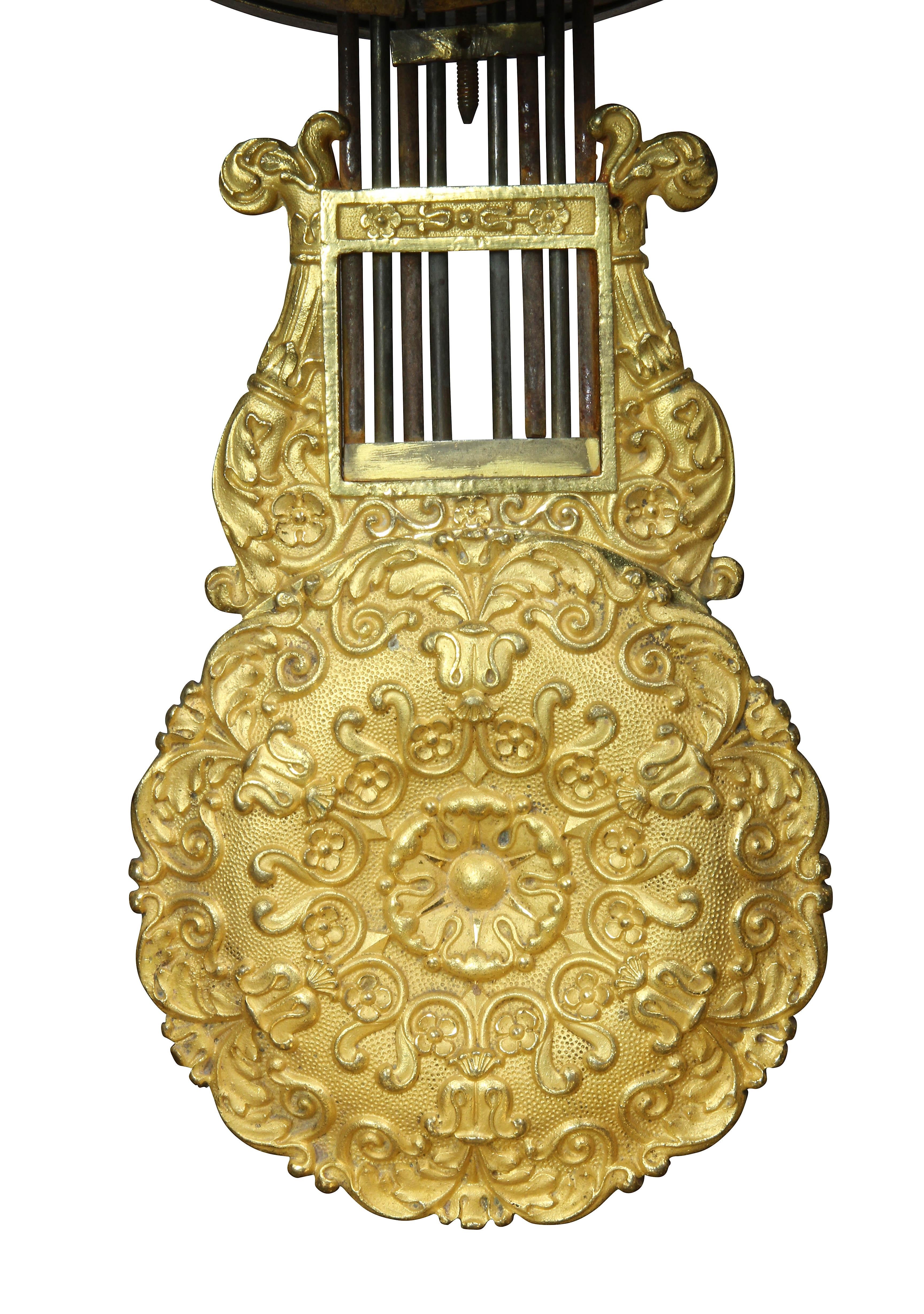 Bronze Pendule de cheminée Empire français en bronze en vente