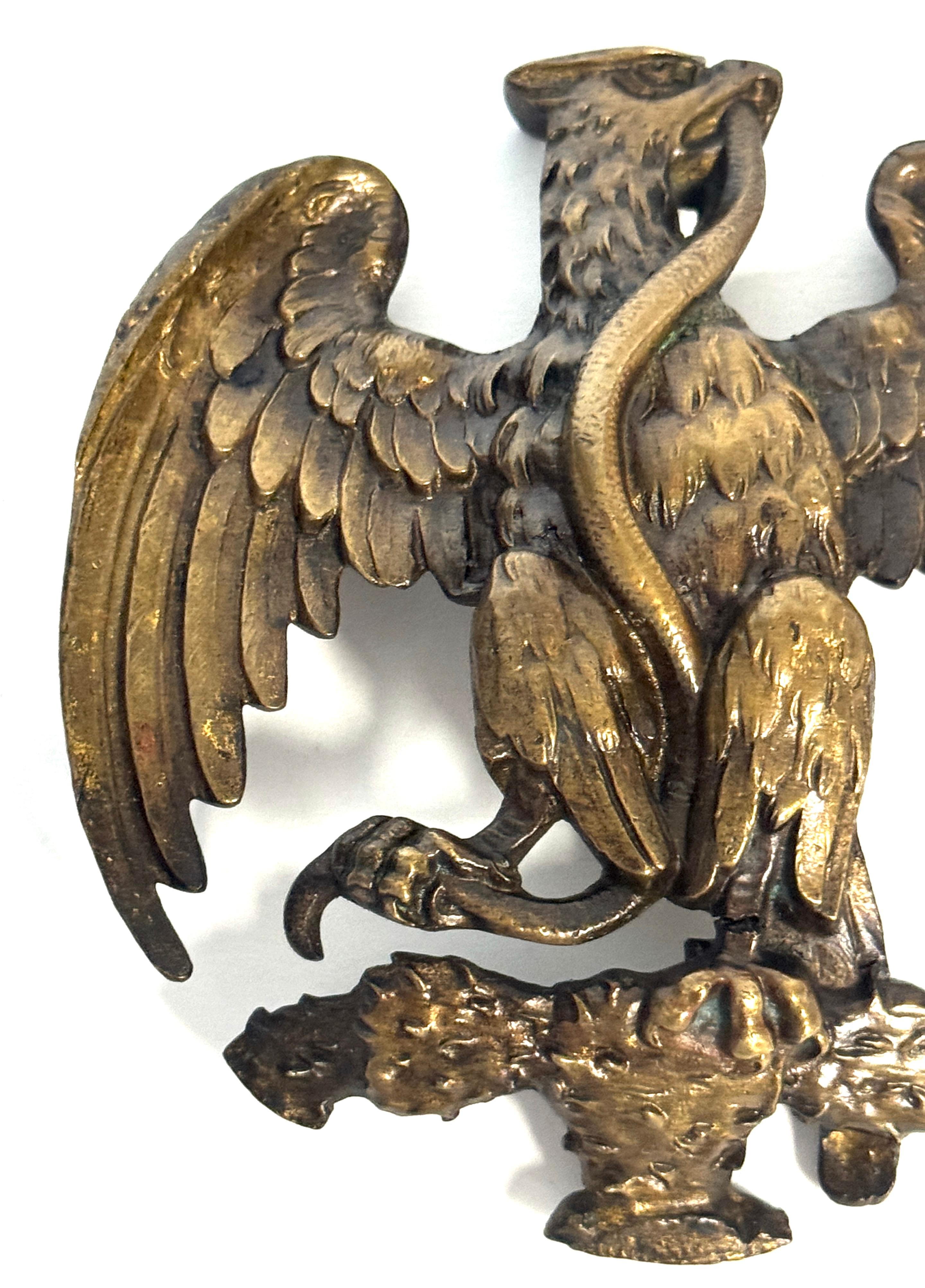 Französische Empire-Bronze-Montierung eines Adlers, der eine Schlange bezwingt, Desmalter /  Thomire im Zustand „Gut“ im Angebot in West Palm Beach, FL