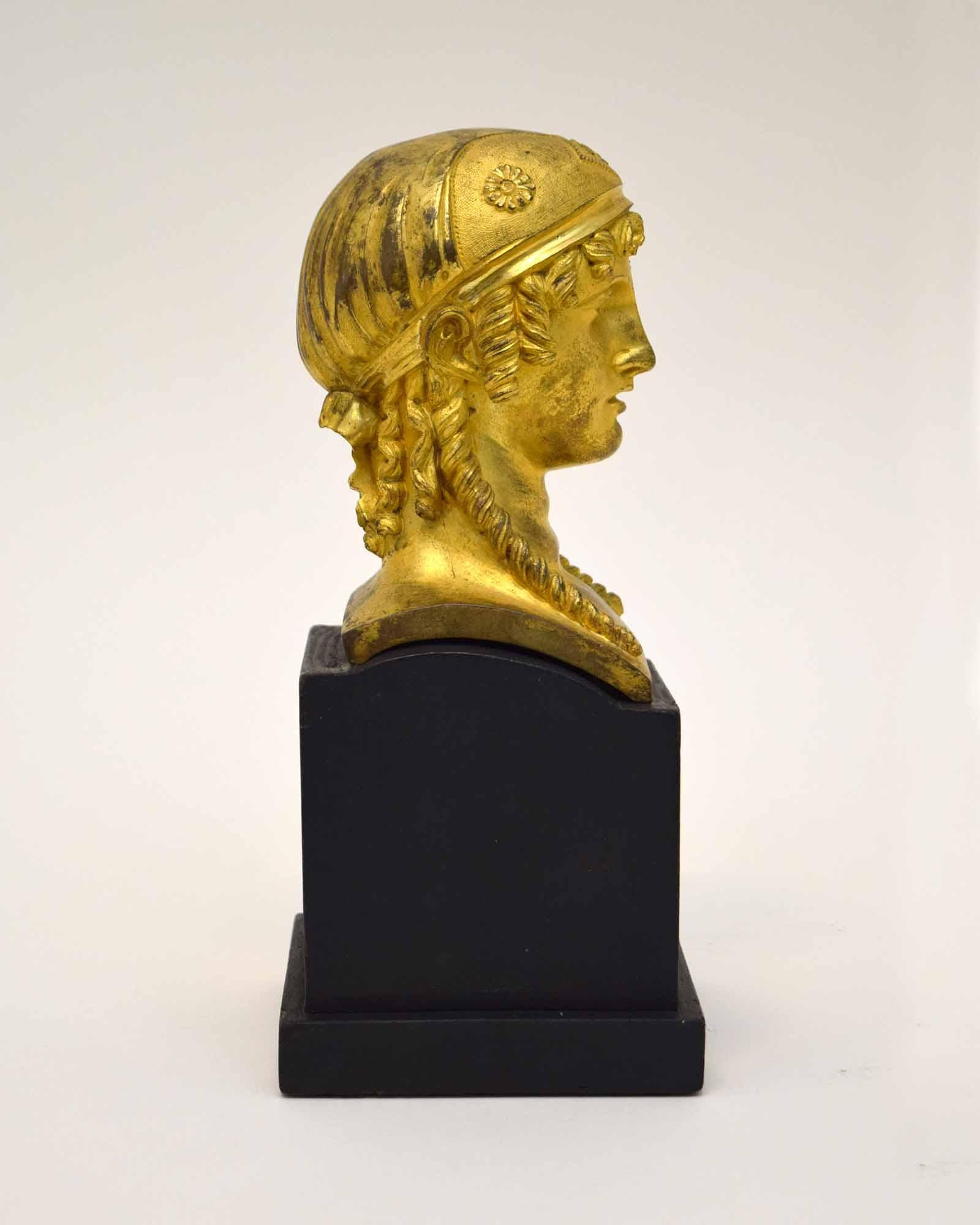 French Empire Bronze of a Woman In Good Condition For Sale In New York, NY