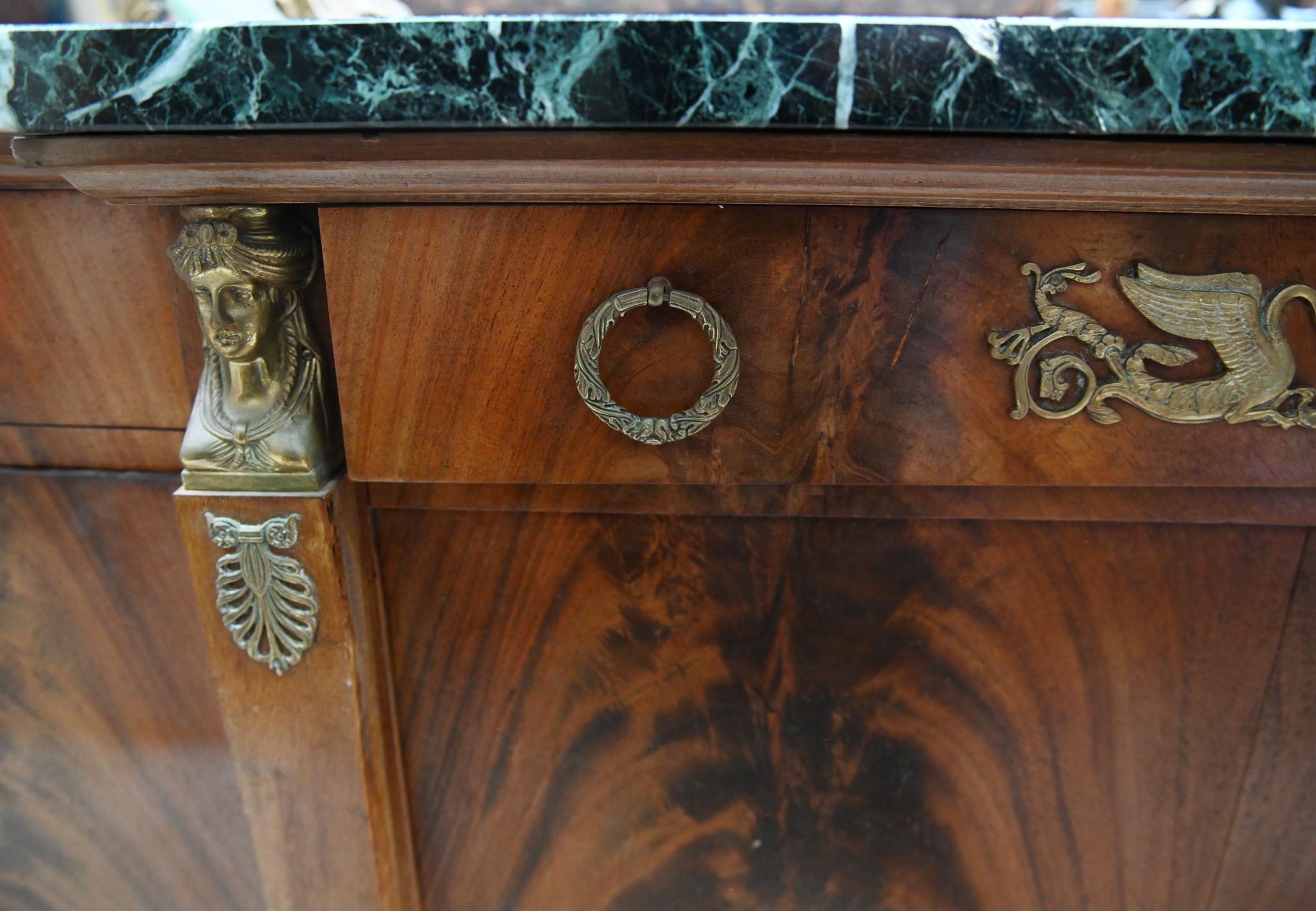 Gabinetto francese Impero Buffet Server Mogano 1880 In condizioni buone in vendita a Potters Bar, GB