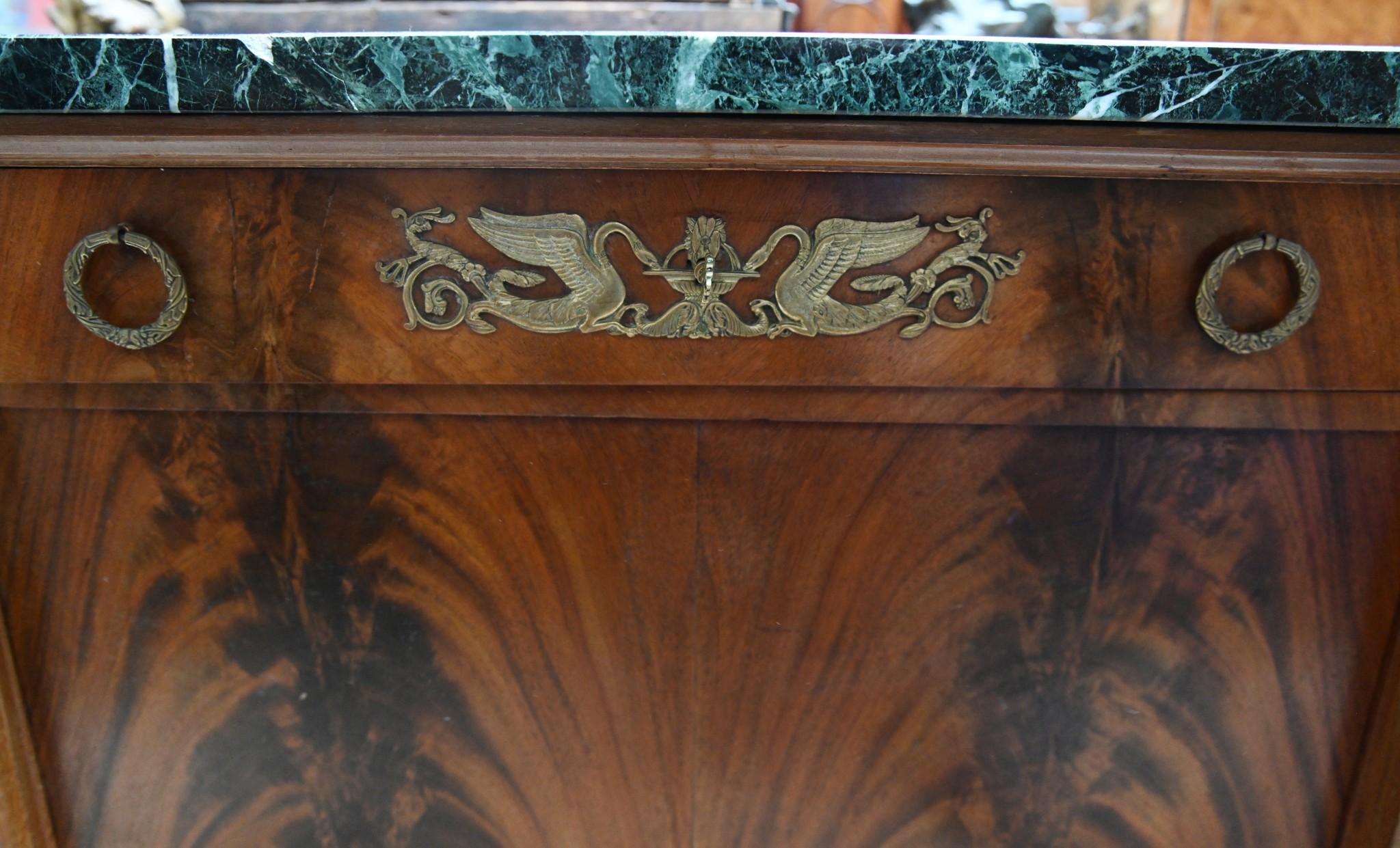 Fine XIX secolo Gabinetto francese Impero Buffet Server Mogano 1880 in vendita