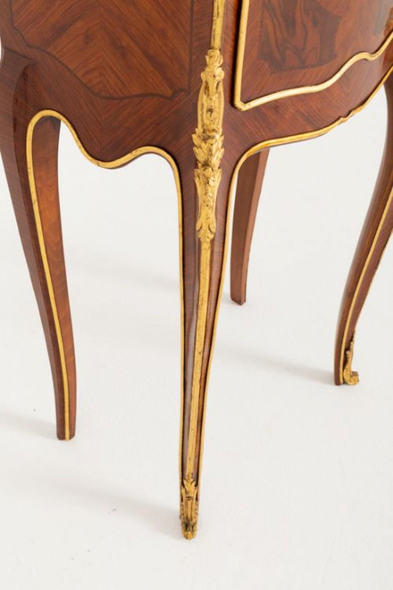 Fine XIX secolo Cabinet Impero francese su piedistallo 1870 in vendita
