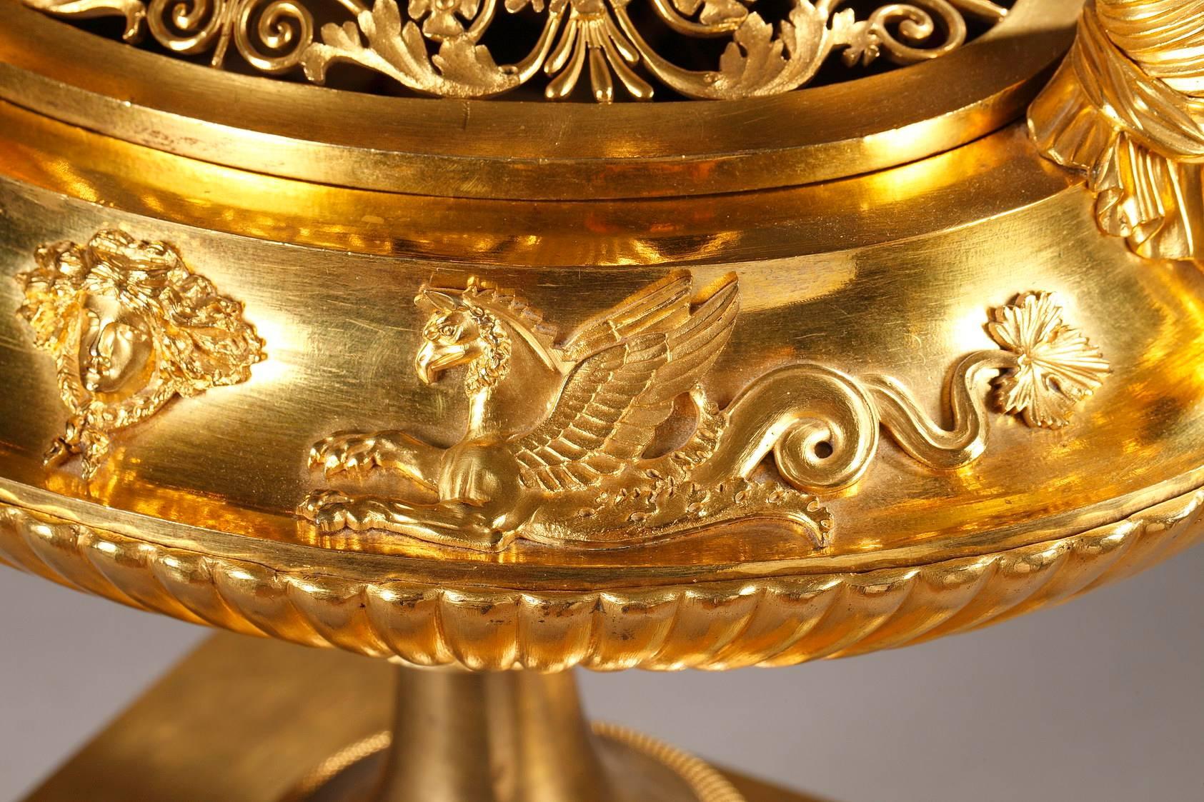Centre de table Empire français Brûle-parfum en bronze doré et marbre en vente 2