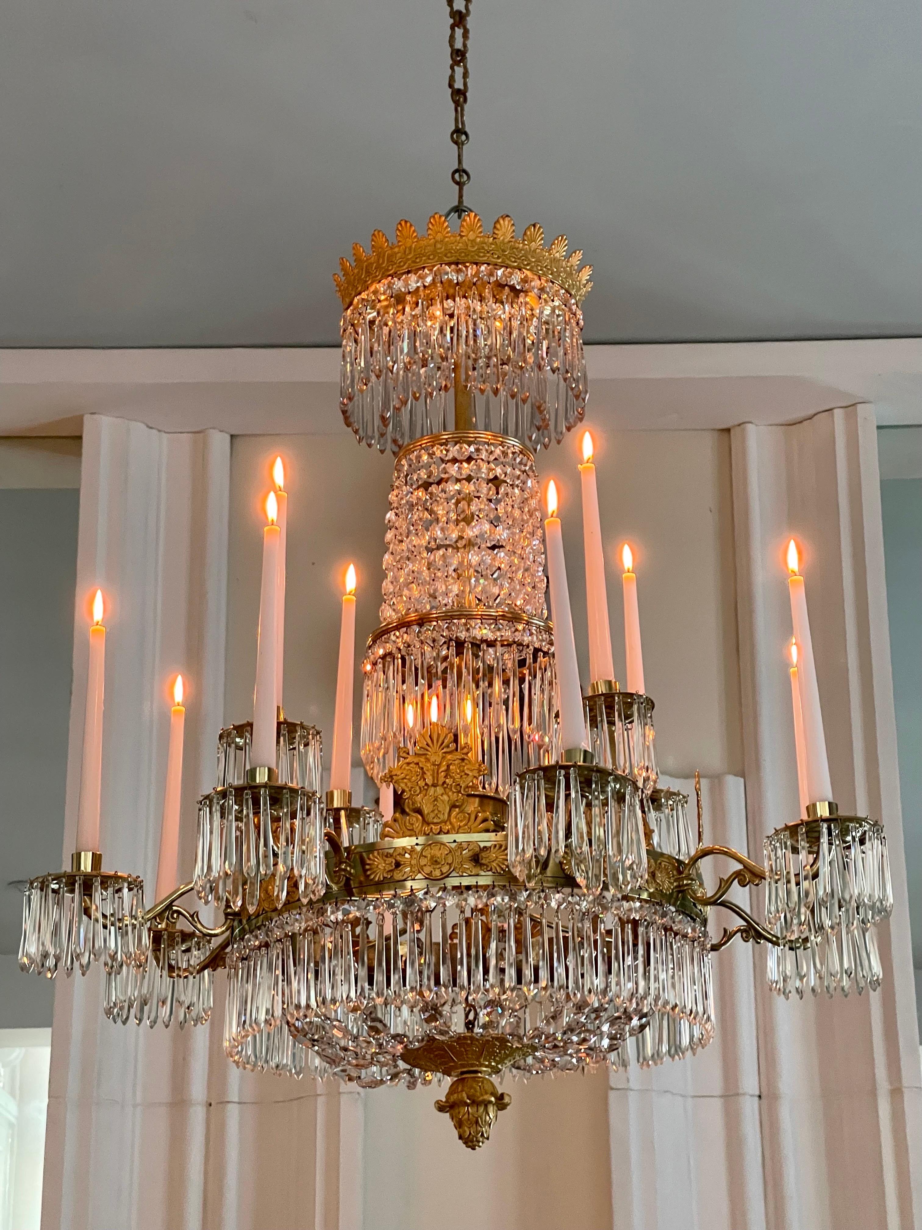 A fine French Empire Chandelier, circa 1820 For Sale 3