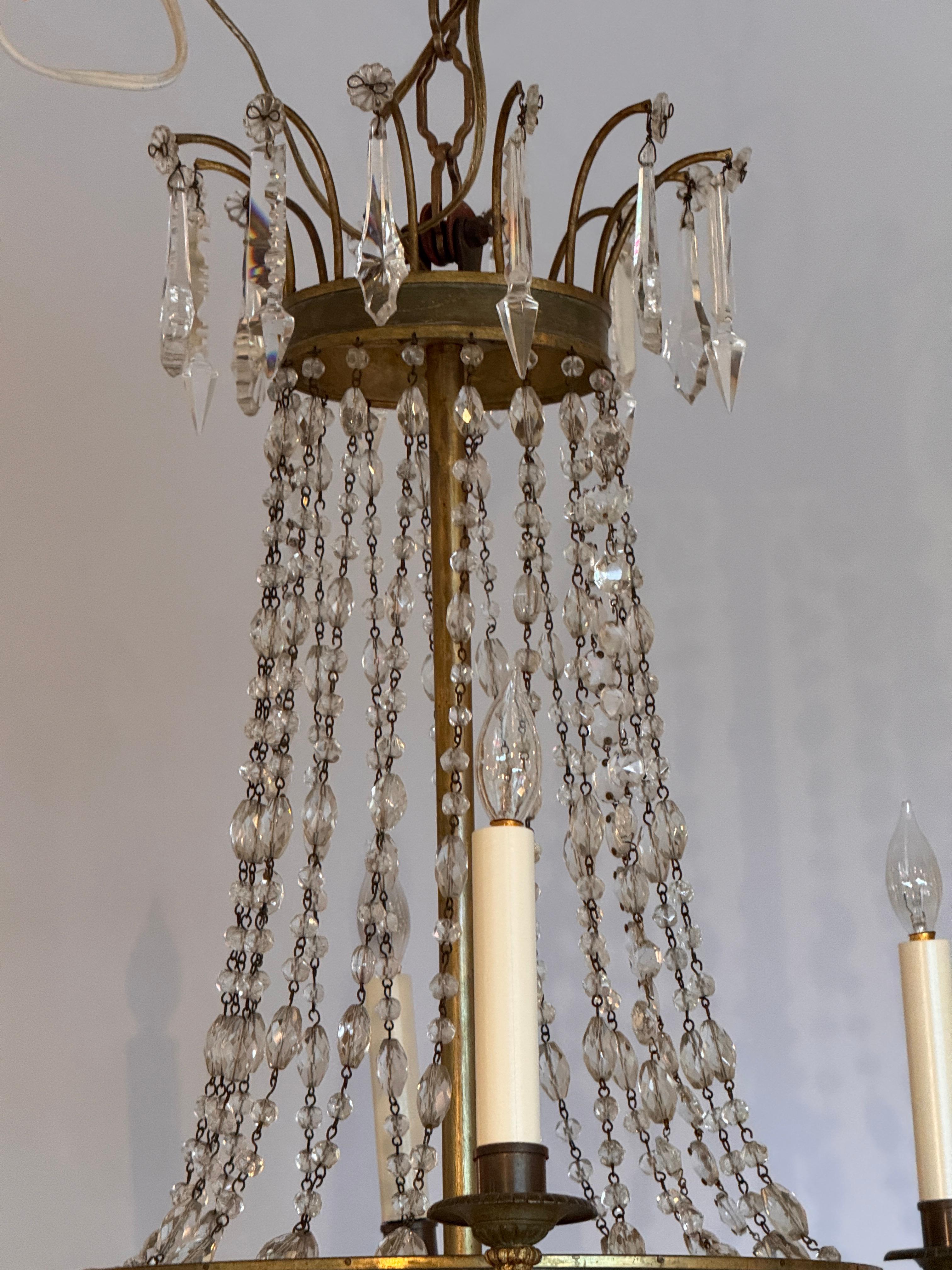 Lampadario Impero francese con dettaglio di cristallo e rosetta in vendita 4
