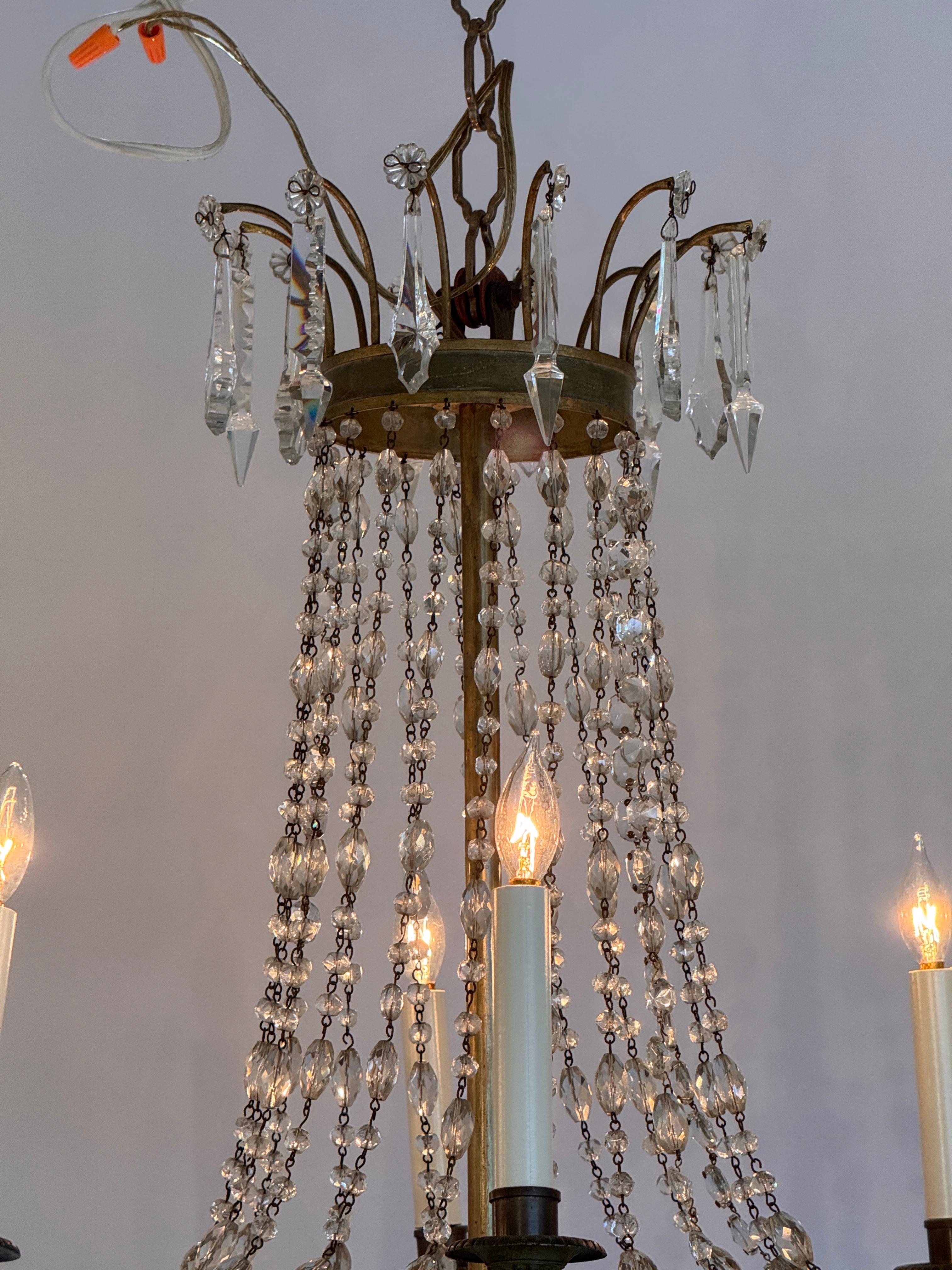 Cristallo Lampadario Impero francese con dettaglio di cristallo e rosetta in vendita