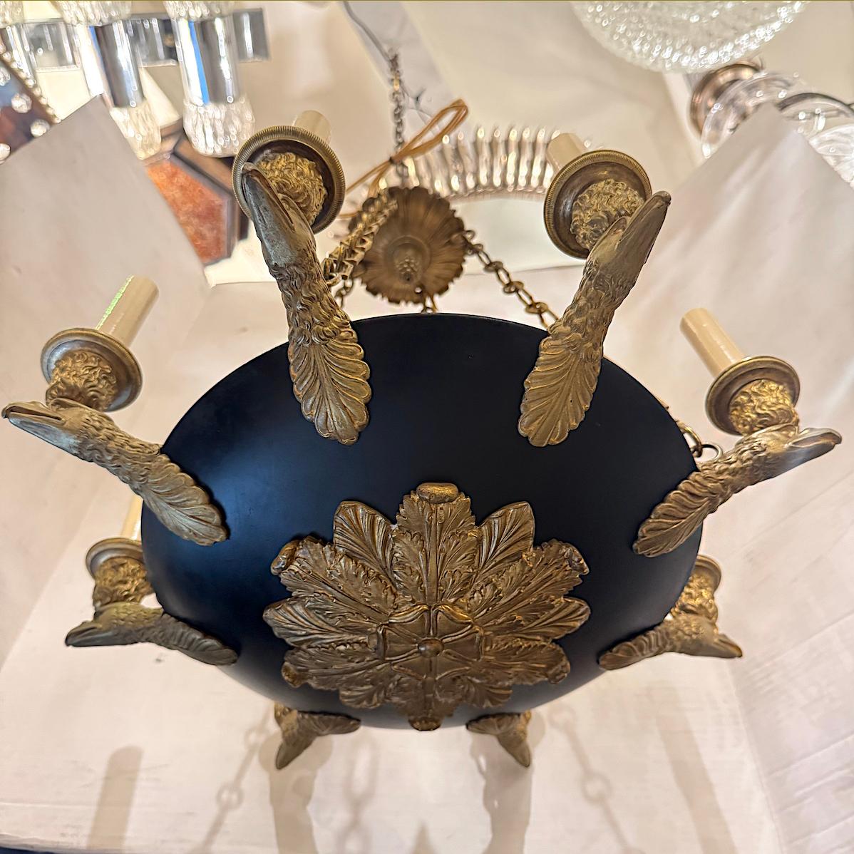 Lampadario Impero francese con aquile In condizioni buone in vendita a New York, NY