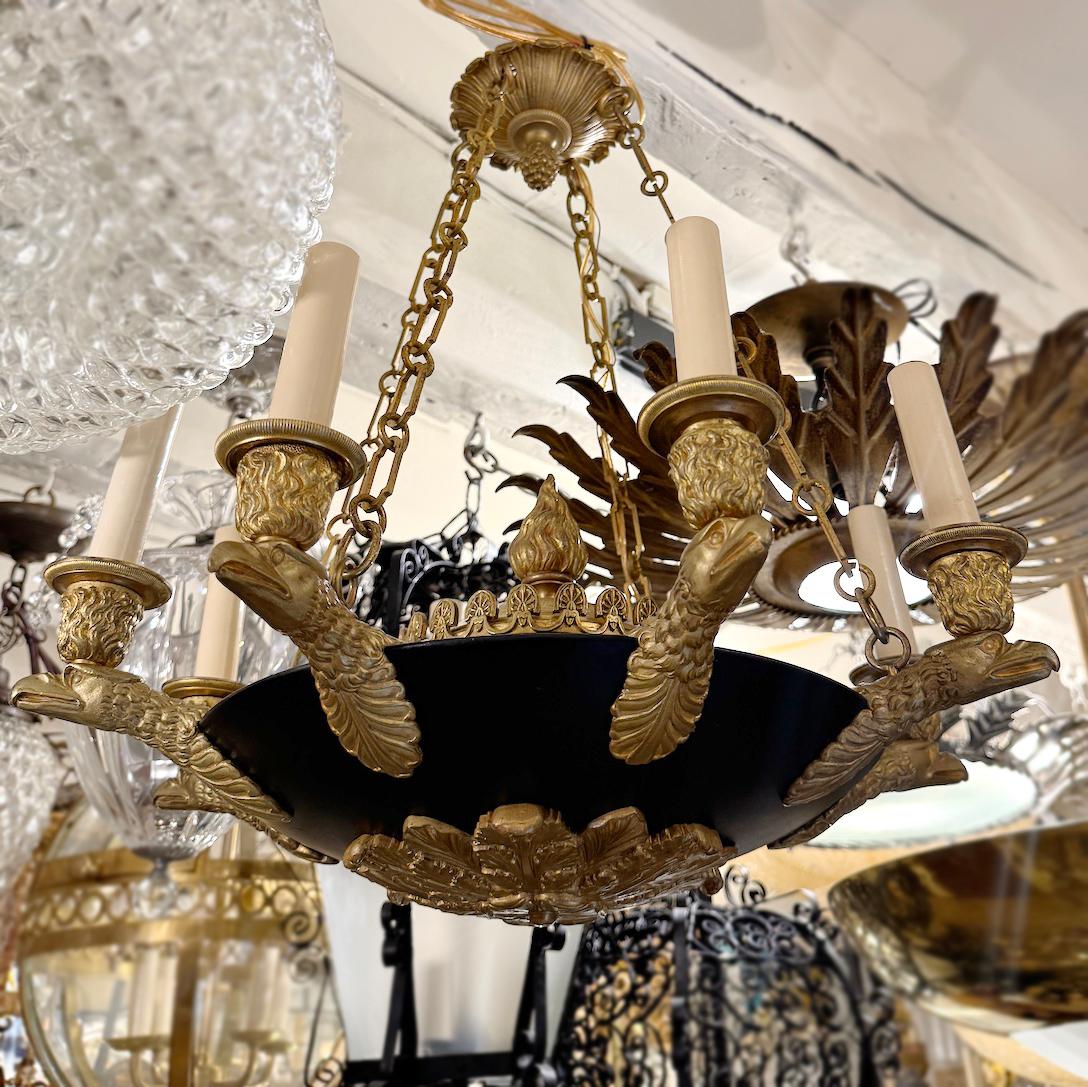 Inizio XX secolo Lampadario Impero francese con aquile in vendita