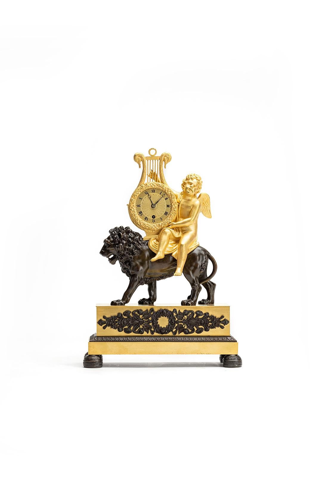 French Empire/CharlesX pendulum mantel clock  In Good Condition For Sale In HAARLEM, NL