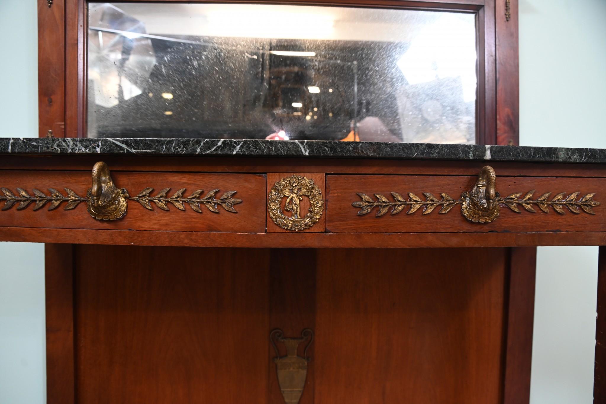 Mogano Cabinet Chiffonier Impero francese in mogano Napoleone III 1890 in vendita