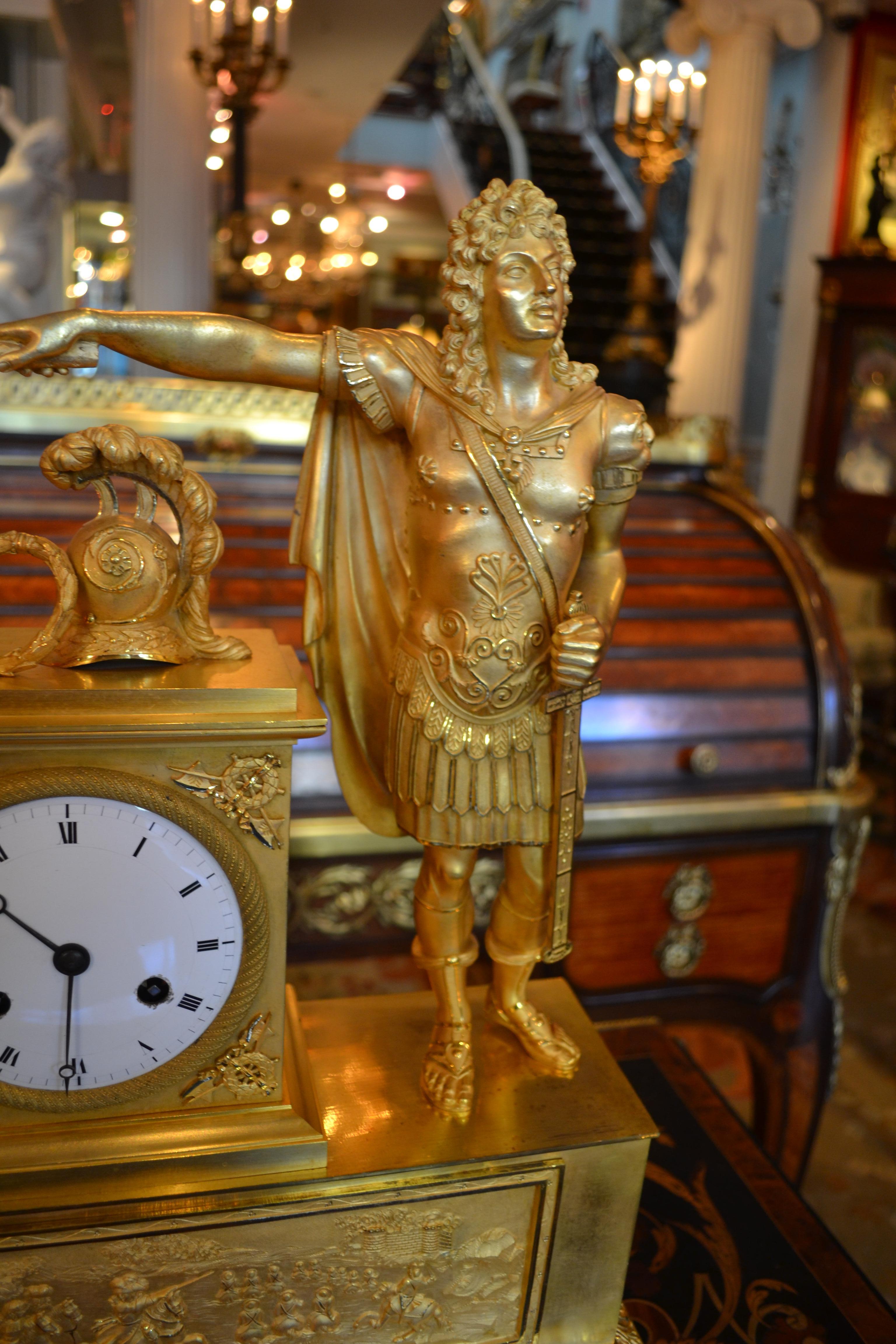 Horloge Empire française représentant Louis XVI habillé comme Caesar en vente 2