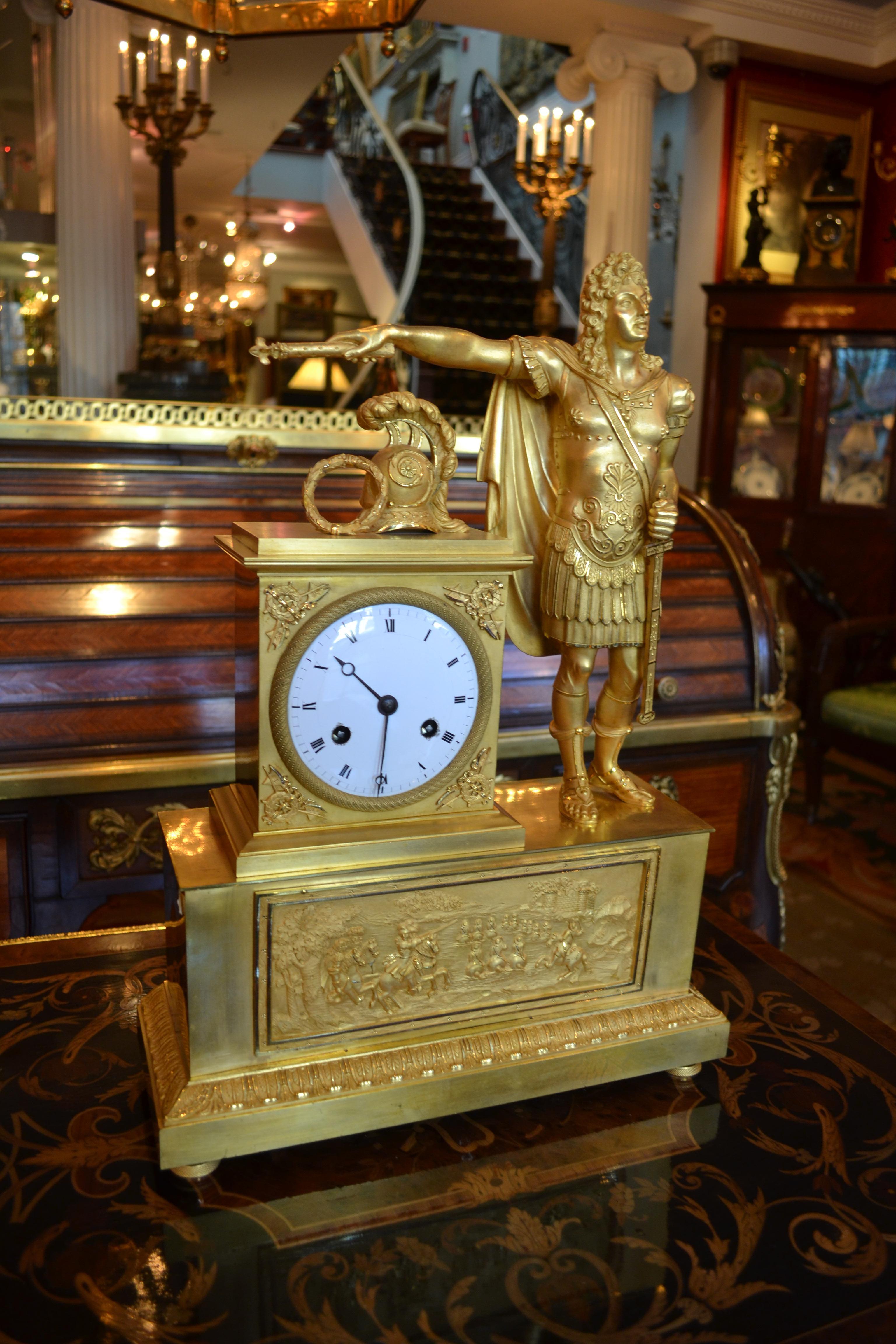 Horloge Empire française représentant Louis XVI habillé comme Caesar en vente 5