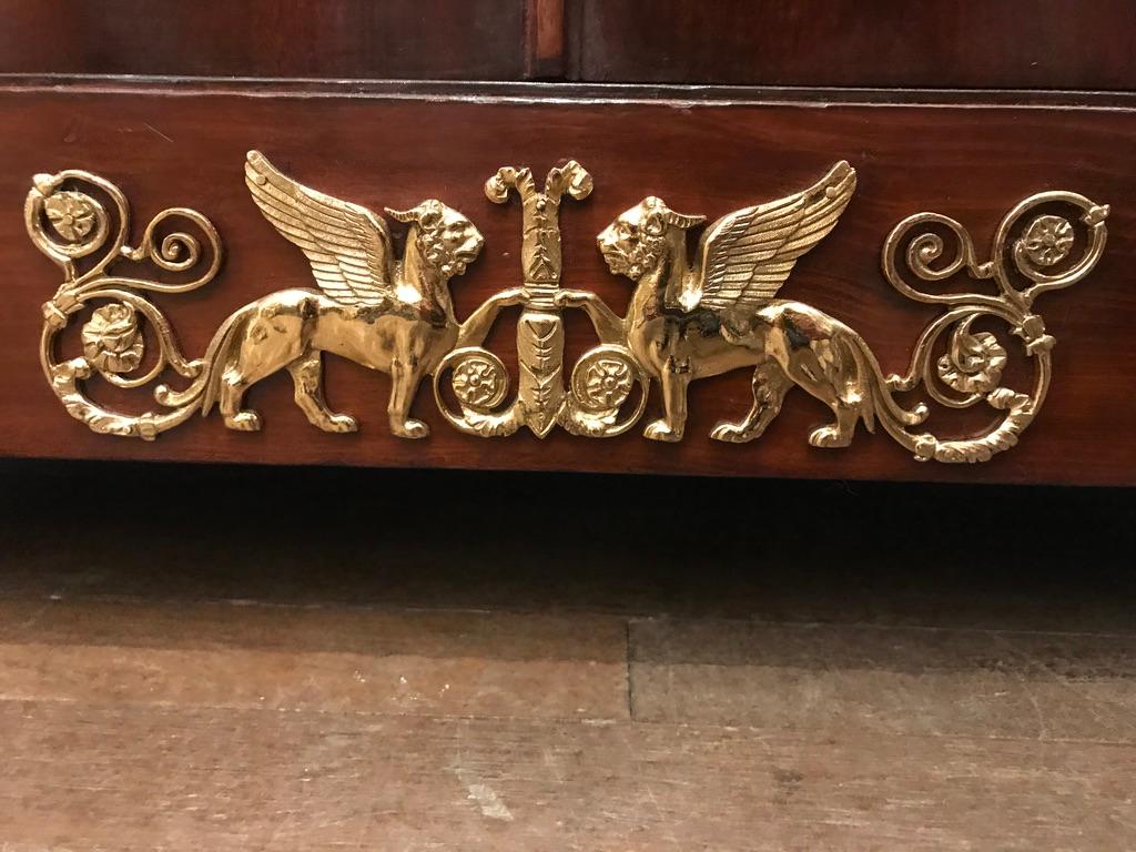 Commode in mogano Impero francese del XIX secolo in vendita 14