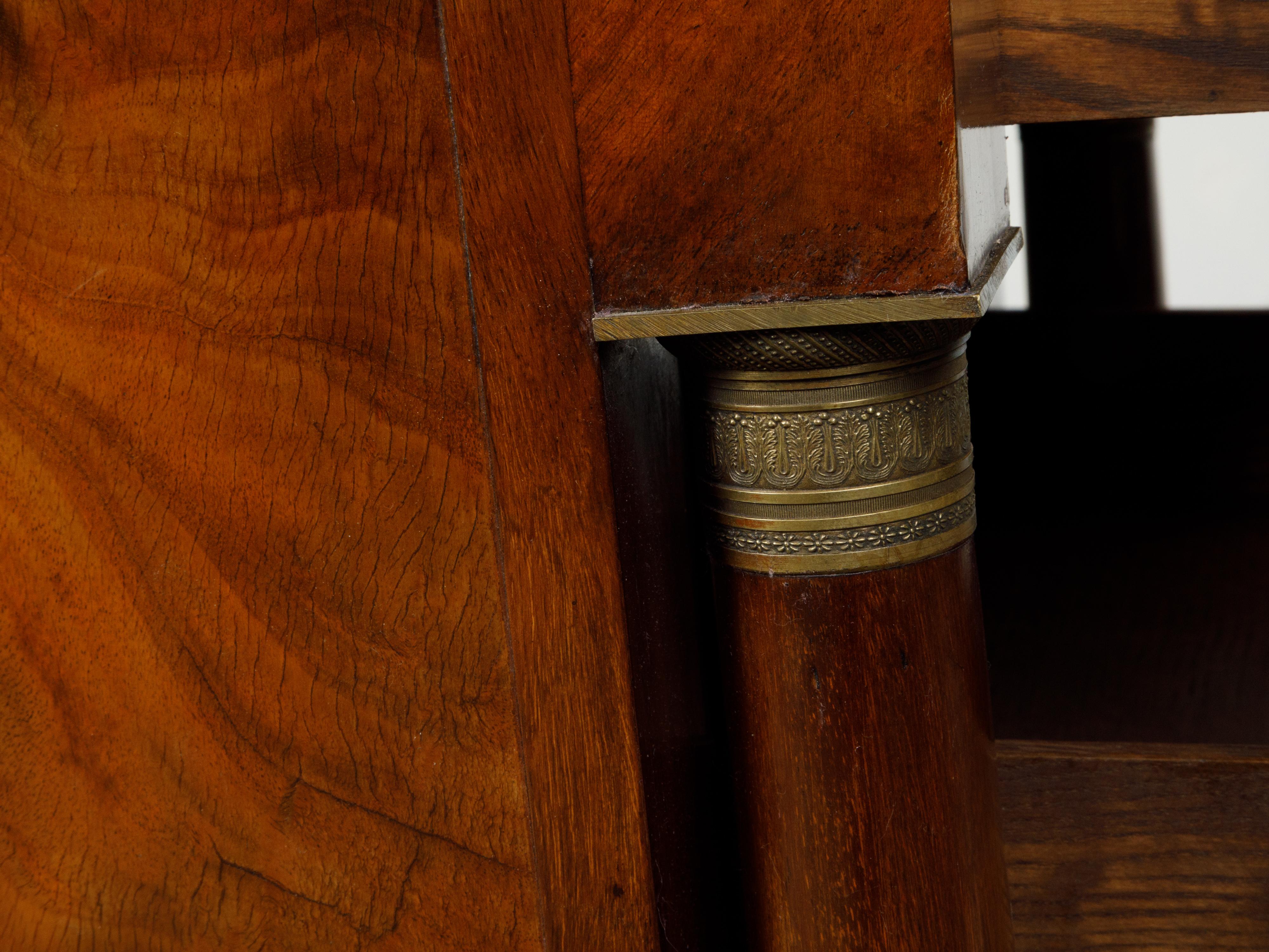 Tavoli da console in noce impero francese del primo Ottocento con piani in marmo grigio in vendita 7