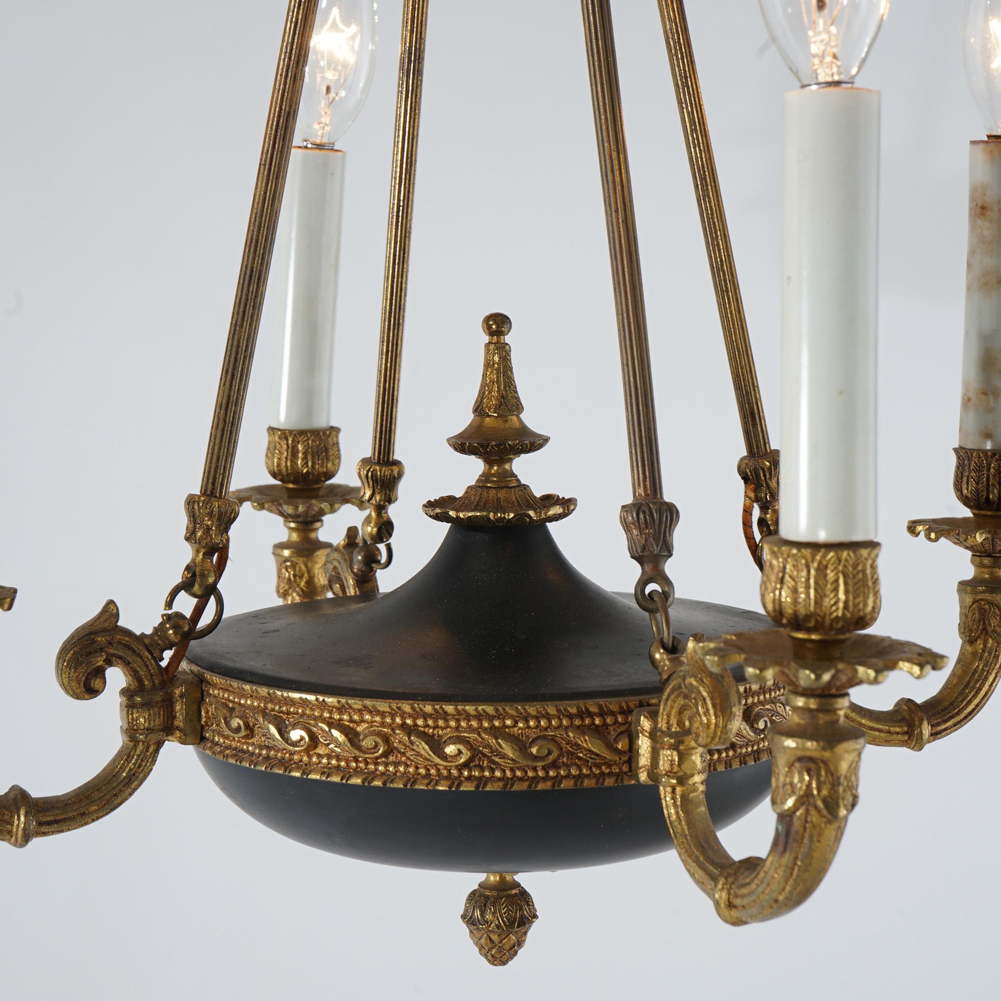Französischer Empire-Kronleuchter aus ebonisiertem und vergoldetem Metall mit vier Lichtern (20. Jahrhundert) im Angebot 1