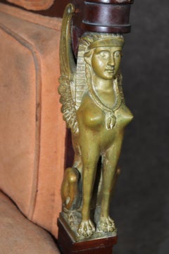 Silla bergere de caoba maciza de renacimiento egipcio imperio francés con esfinges de bronce