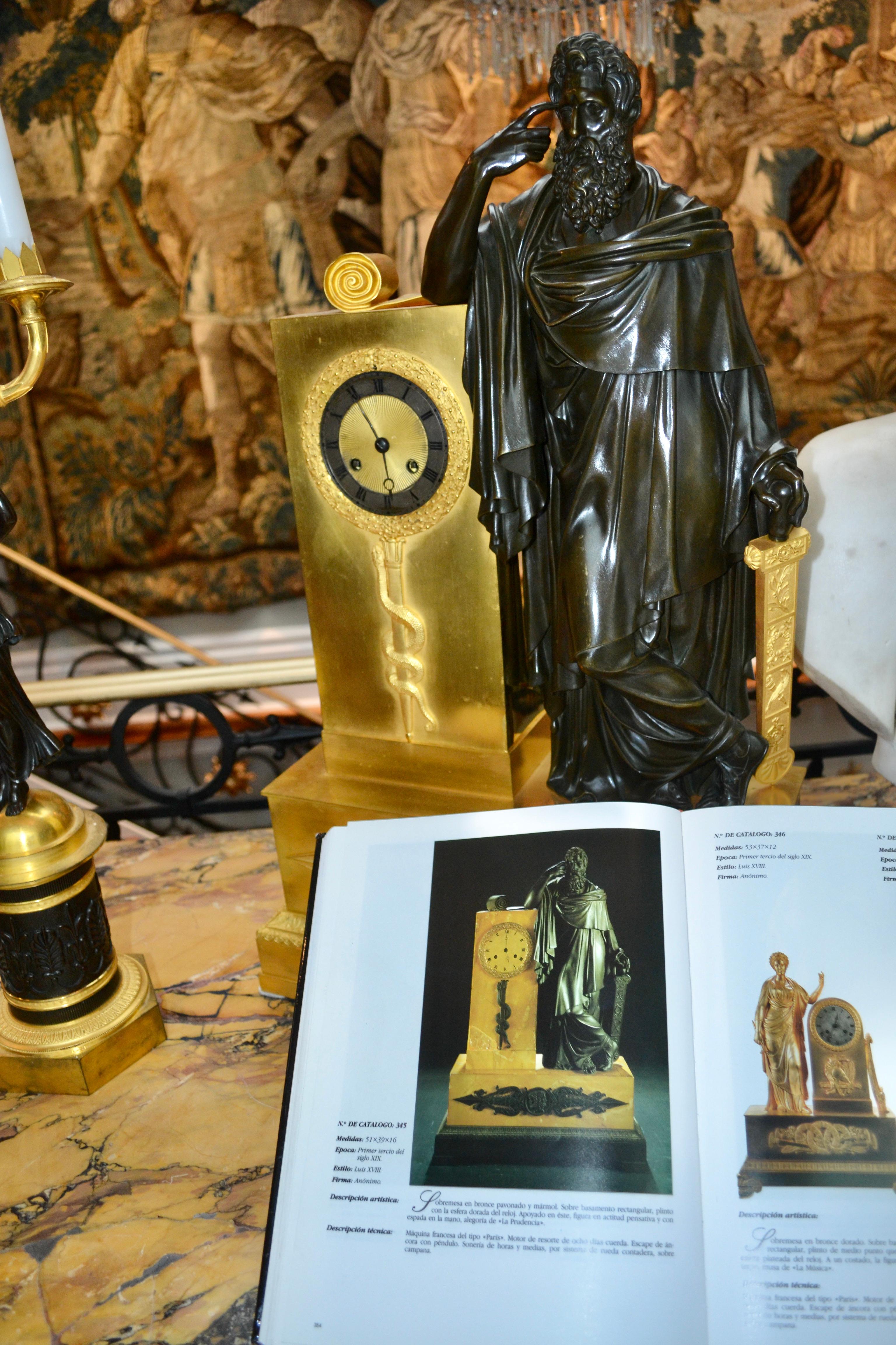  Französische Empire-Figurenuhr aus Bronze, die eine Allegorie von Preußerlichkeit oder Weisheit darstellt im Angebot 14
