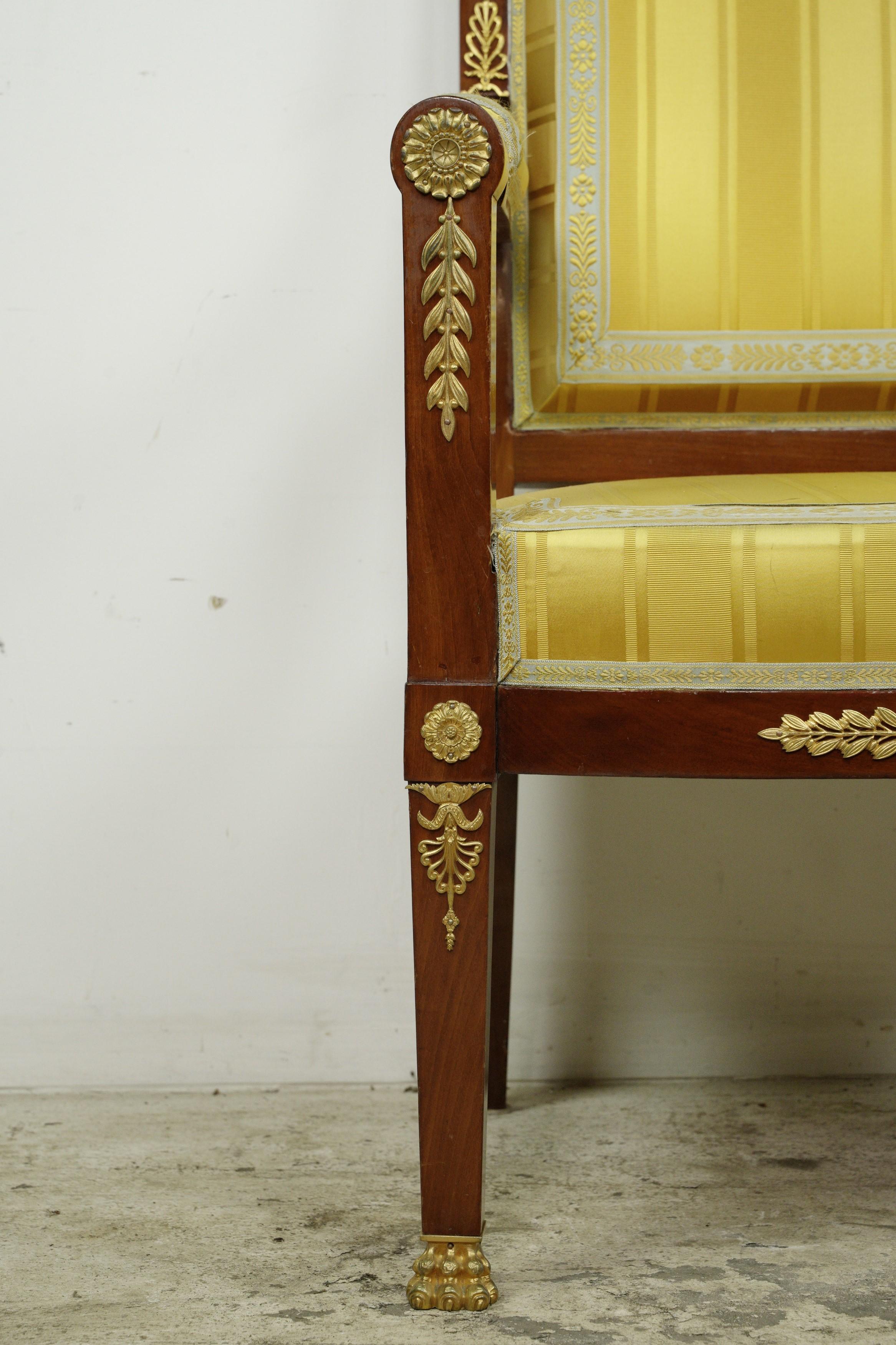 Französischer Empire-Figurensessel aus vergoldetem Messing aus Mahagoni im Zustand „Gut“ im Angebot in New York, NY