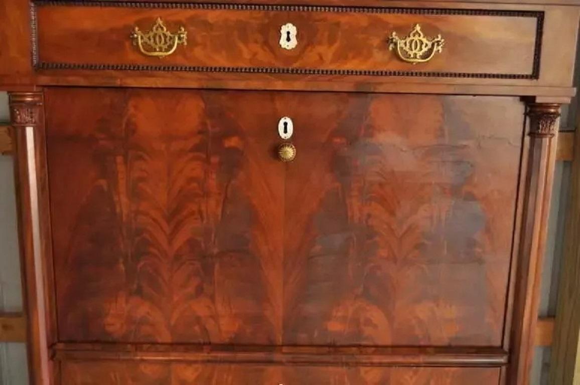 Französisches Empire Sekretär-Schreibtisch aus geflammtem Mahagoni mit ausklappbarer Front, Abattant im Angebot 1