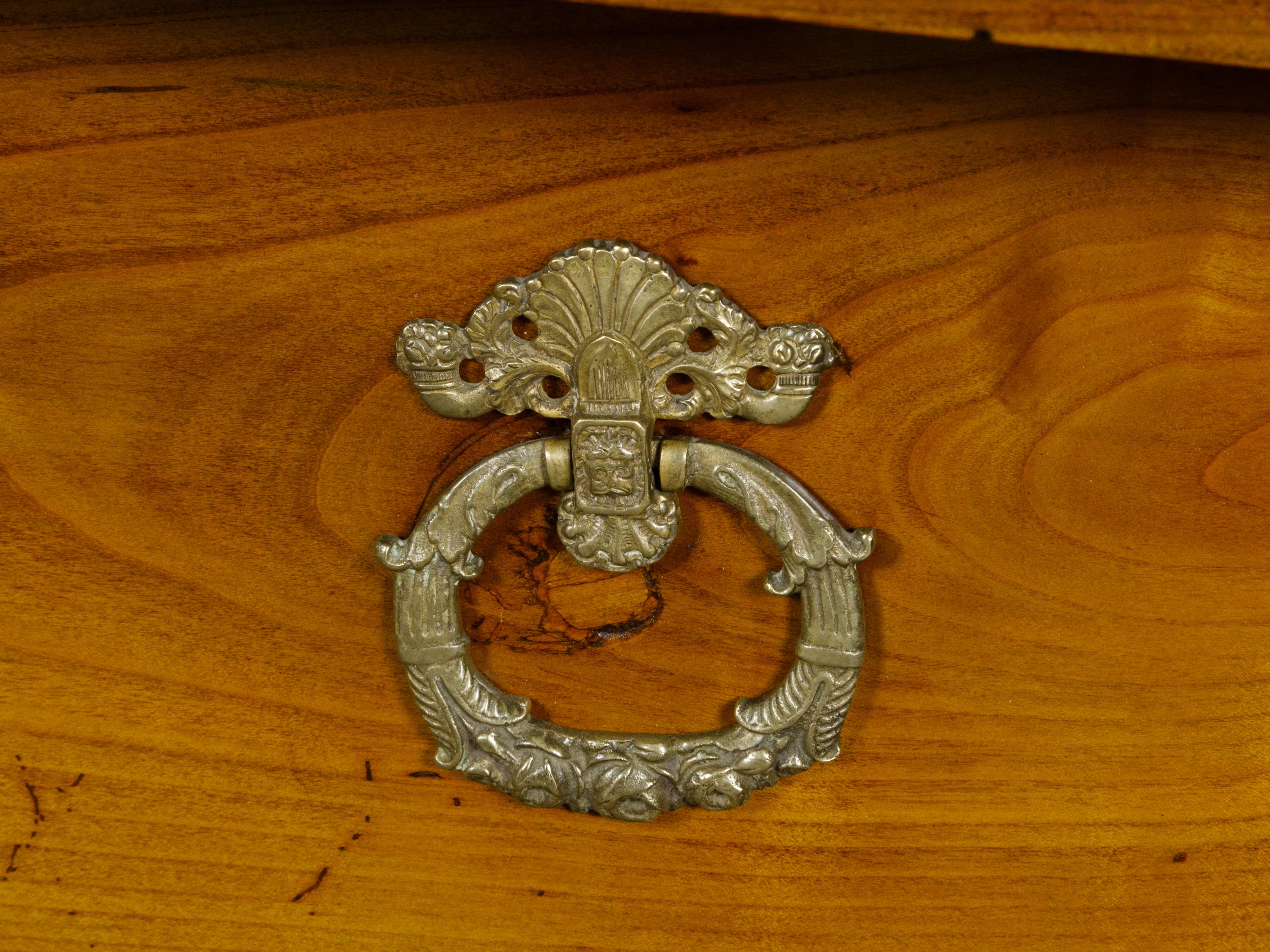 Französische Empire-Kommode aus Obstholz mit vier Schubladen und korinthischen Säulen in Ebonisierung (Bronze) im Angebot
