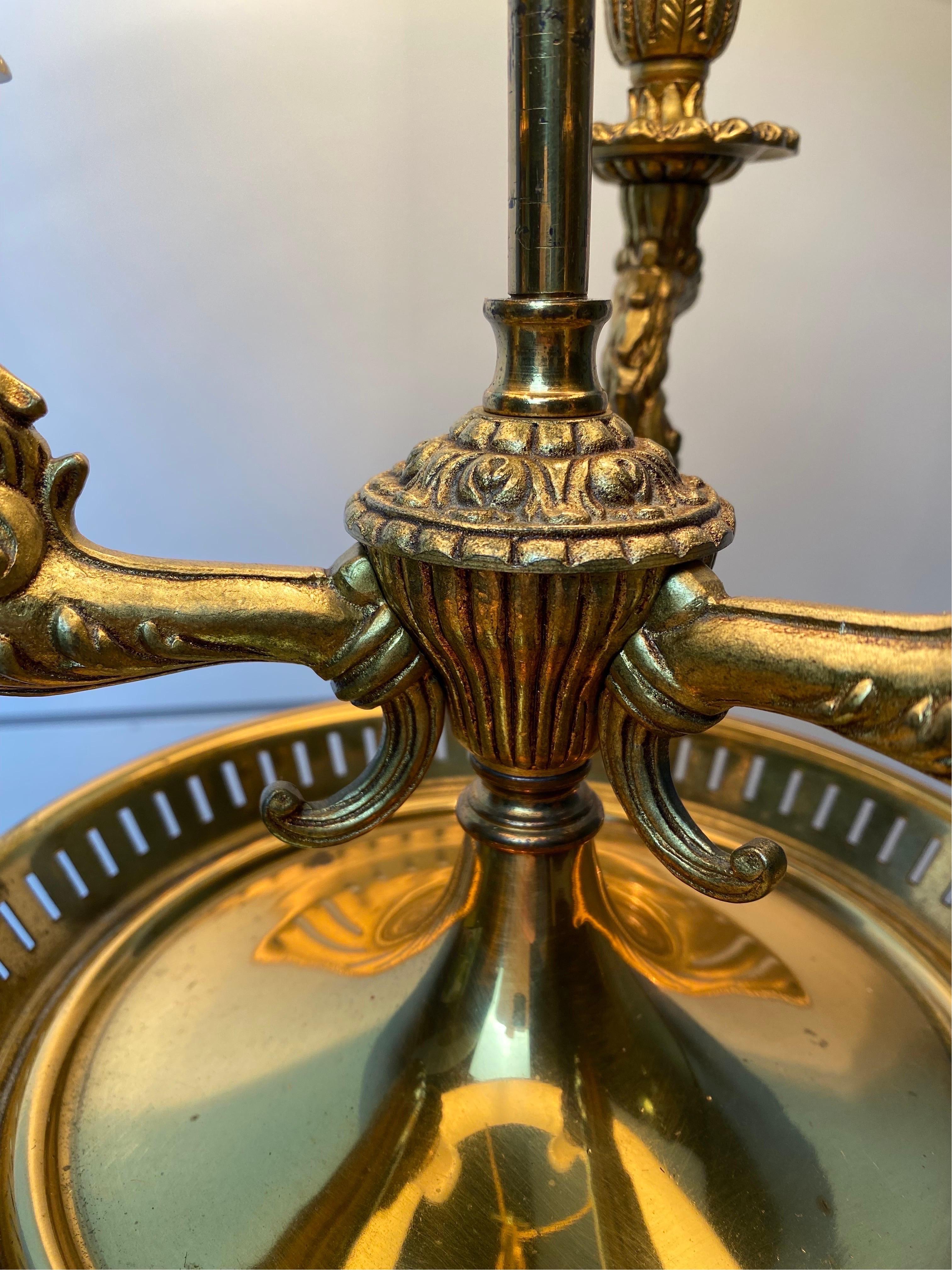 Französisches Empire Vergoldete Bronze Bouillotte Lampe mit 3 Adlerarmen im Angebot 2