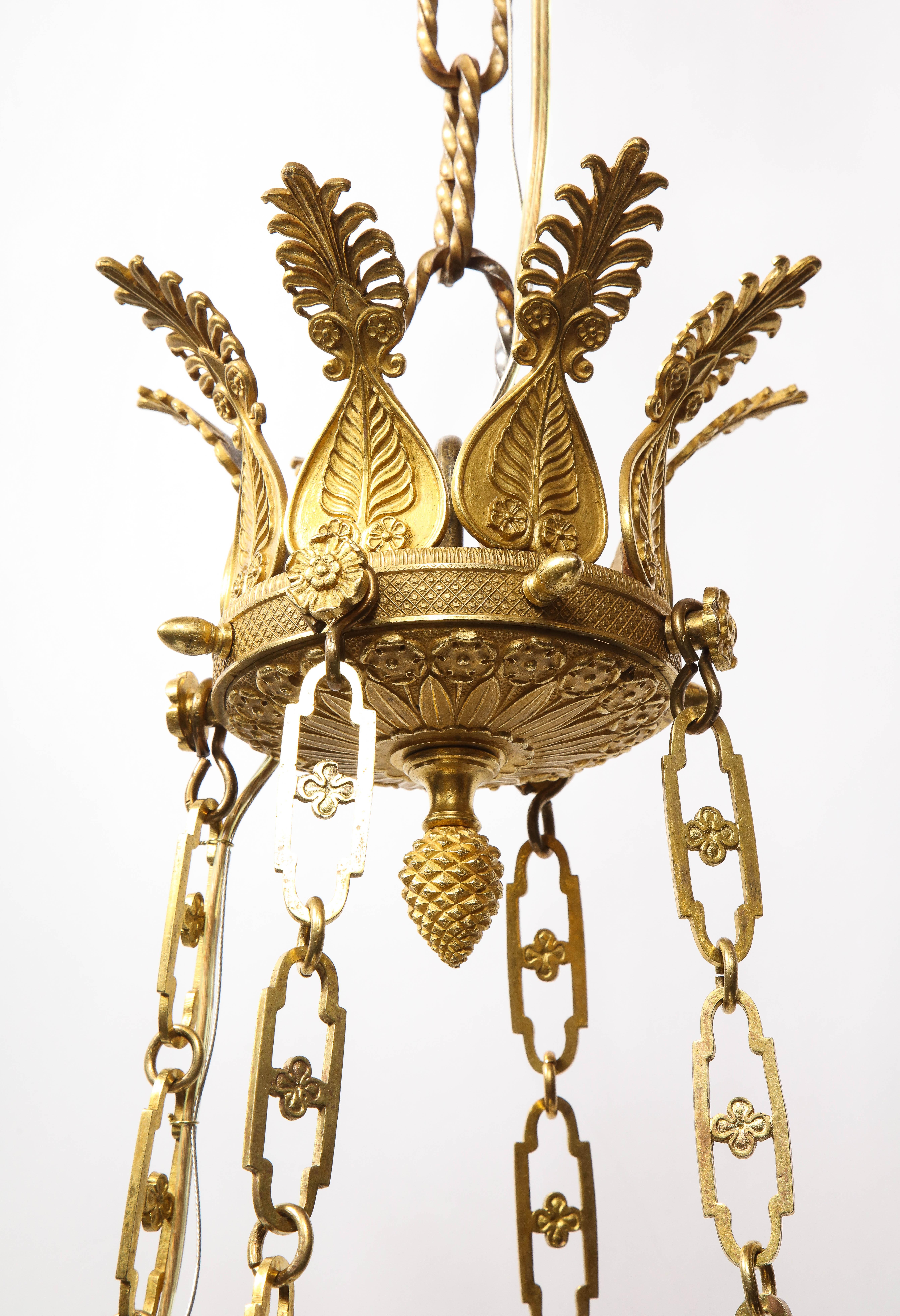 Bronzo Lampadario a otto luci Impero francese in bronzo patinato e dorato in vendita