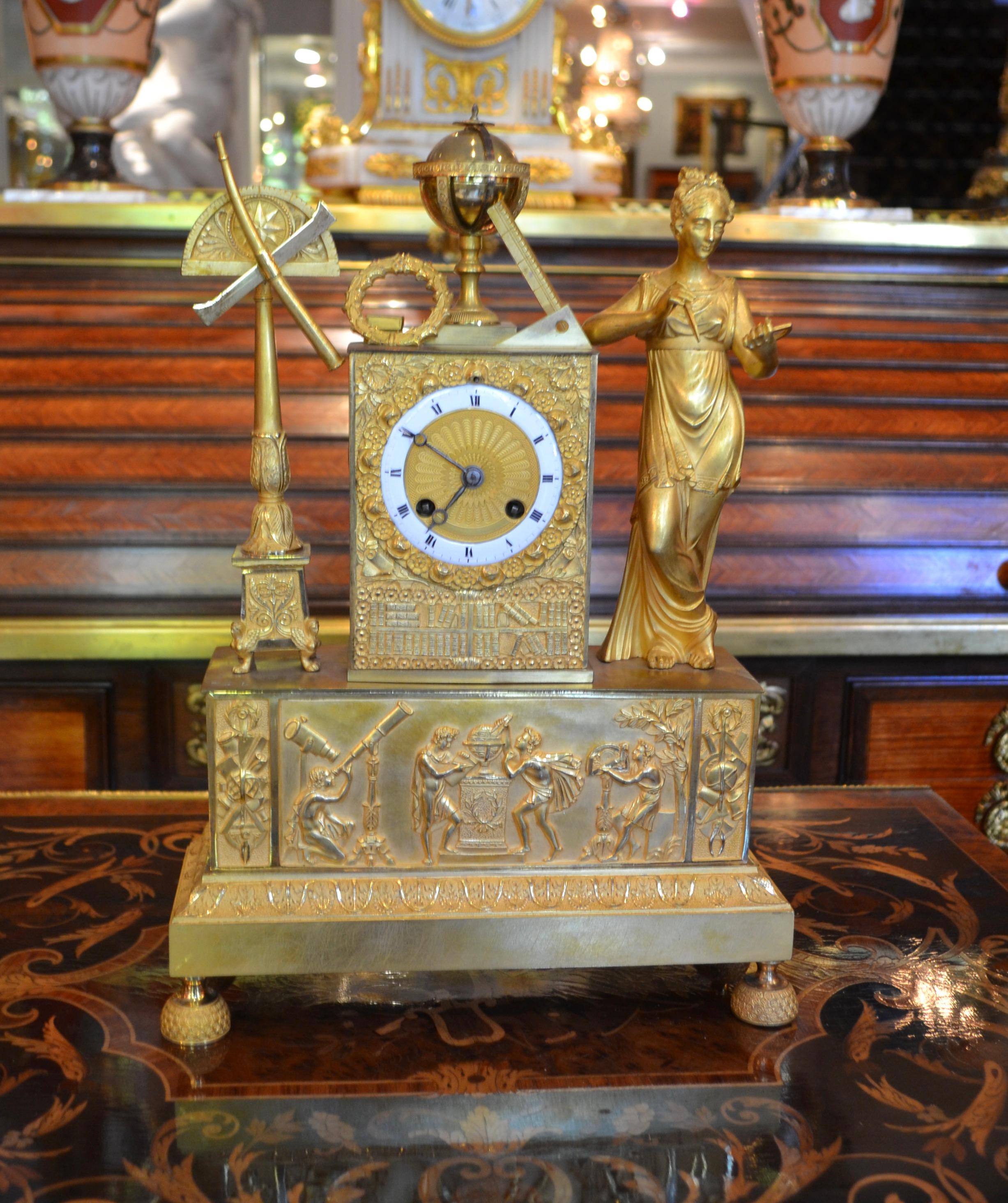Allegorische Uhr aus vergoldeter Bronze des französischen Empire der Astronomischen Wissenschaften im Angebot 11