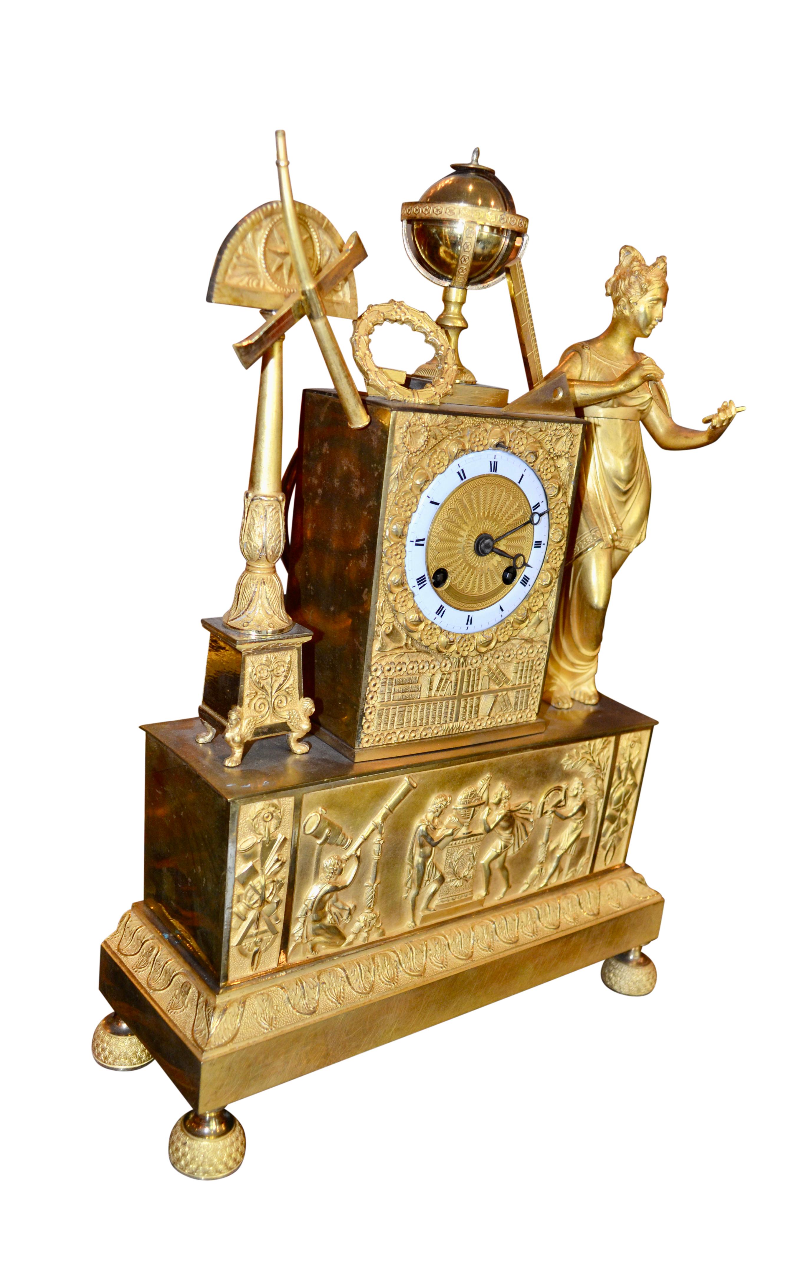 Allegorische Uhr aus vergoldeter Bronze des französischen Empire der Astronomischen Wissenschaften im Angebot 2