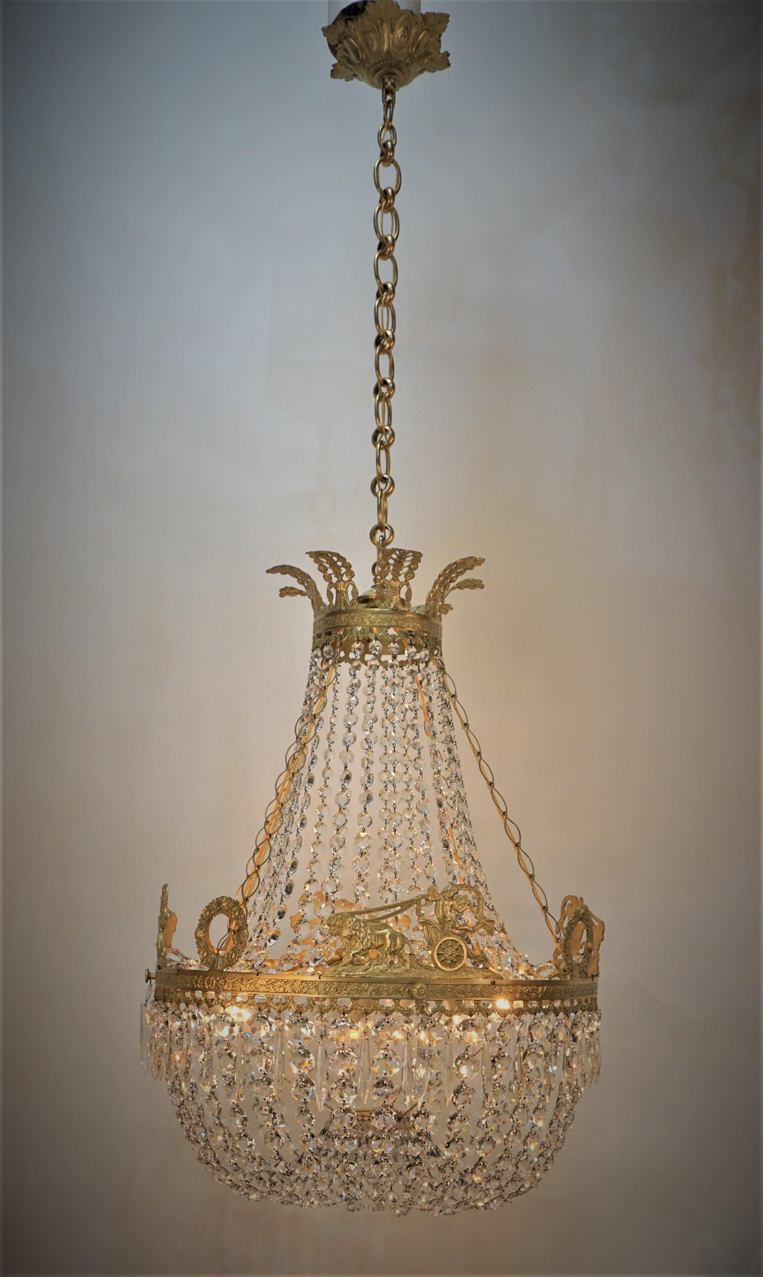 Vergoldeter Empire-Kronleuchter aus Bronze und Kristall aus dem französischen Empire im Angebot 2