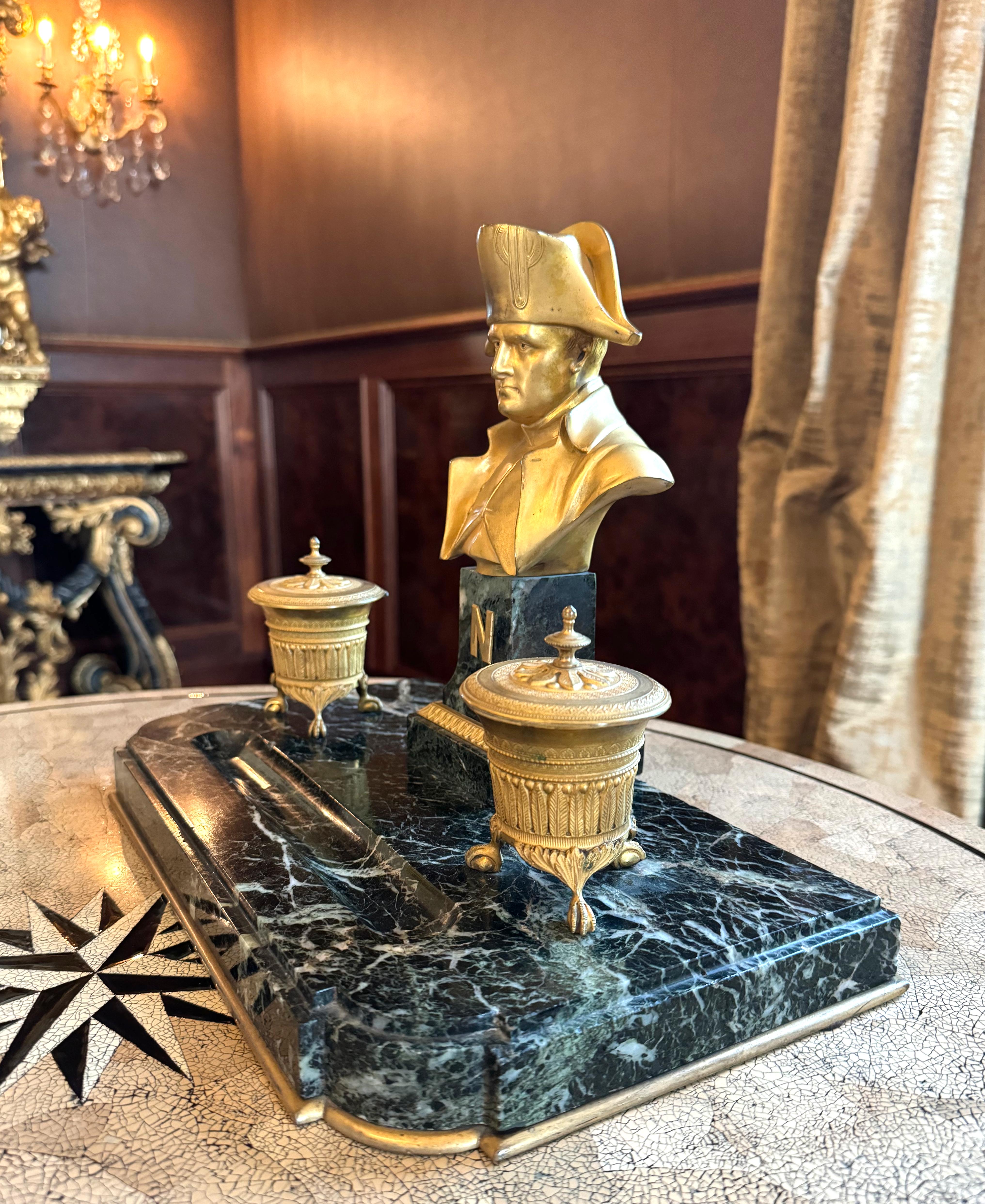 Standish francese Impero in bronzo dorato e marmo In condizioni buone in vendita a West Palm Beach, FL