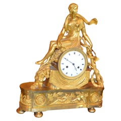  Reloj de bronce dorado del Imperio francés que representa a la reina lidia Onfalia