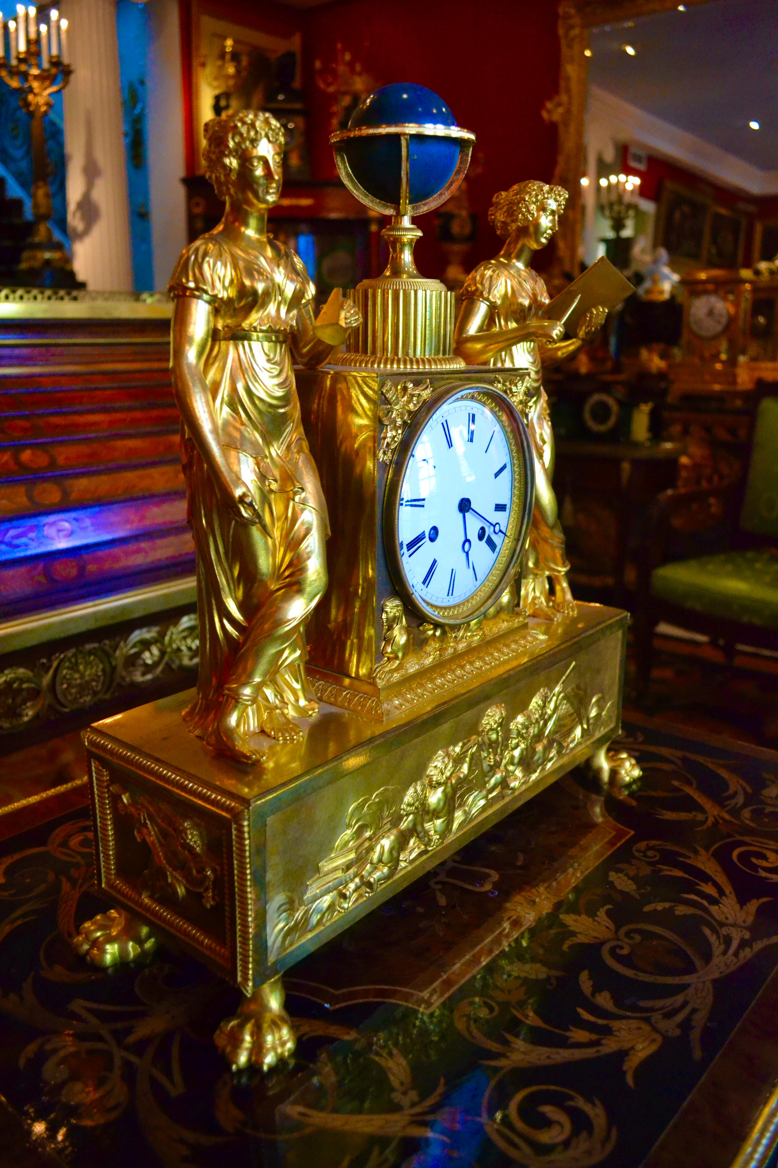  Allegorische Uhr aus vergoldeter Bronze des französischen Kaiserreichs, die die astronomischen Wissenschaften darstellt im Angebot 6