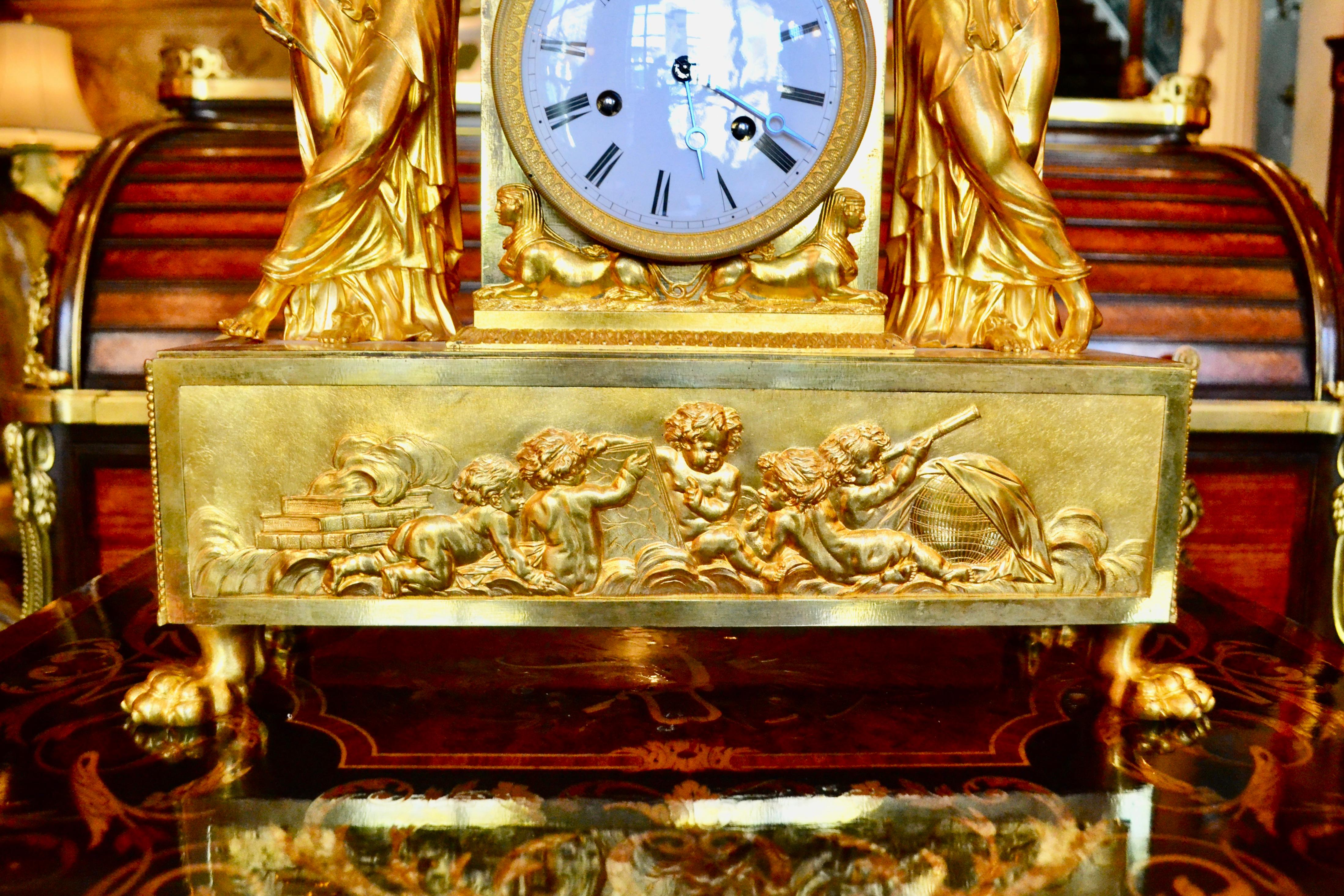 Orologio allegorico francese in bronzo dorato Impero raffigurante le scienze astronomiche in vendita 7