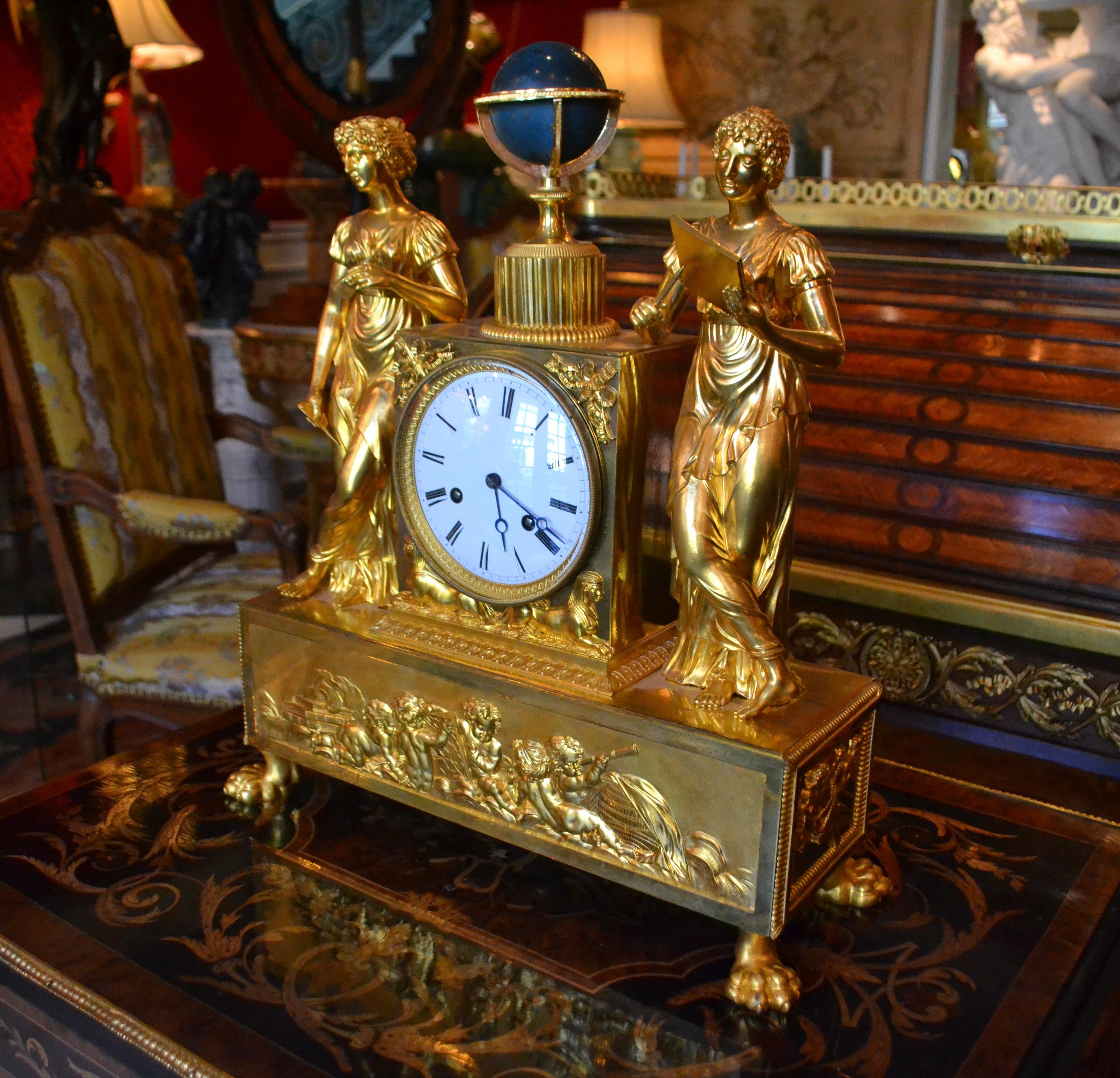  Allegorische Uhr aus vergoldeter Bronze des französischen Kaiserreichs, die die astronomischen Wissenschaften darstellt im Angebot 9