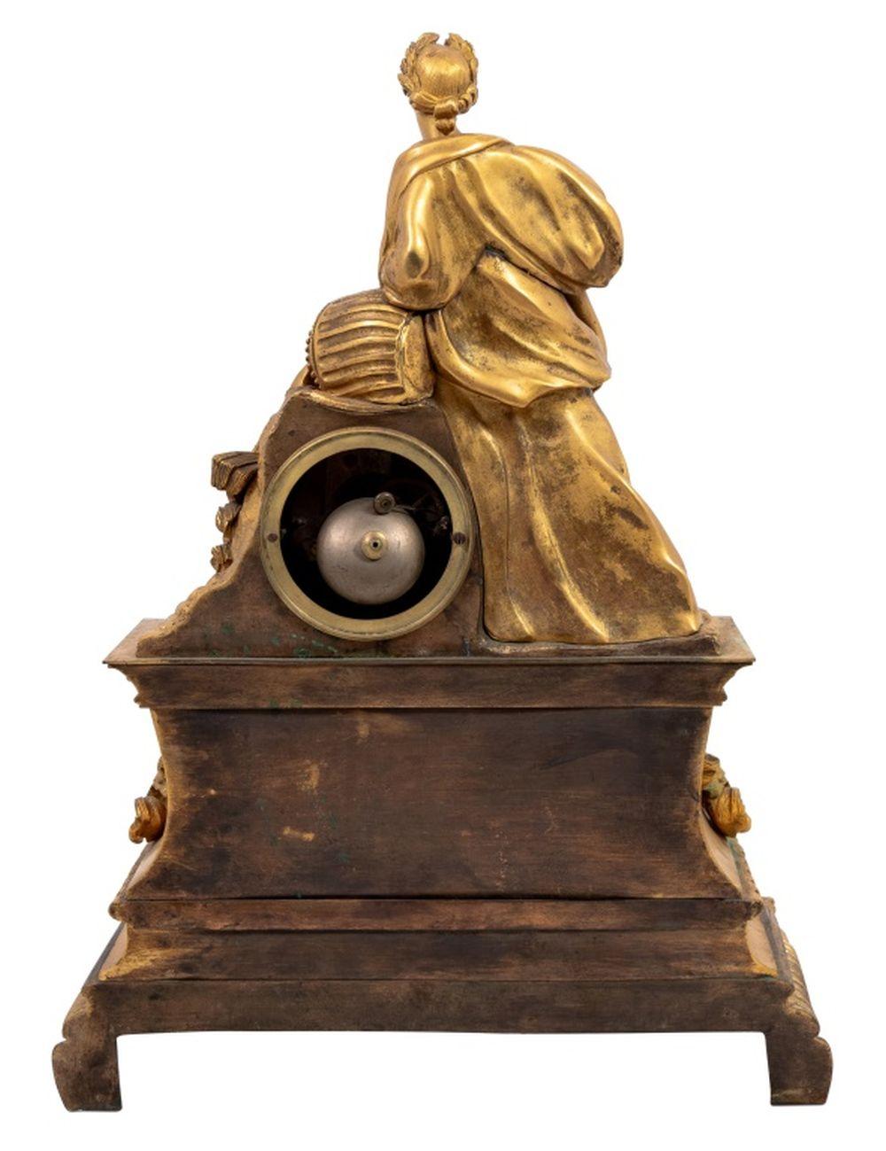 Orologio Figurale Francese Impero in Bronzo Dorato in vendita 6