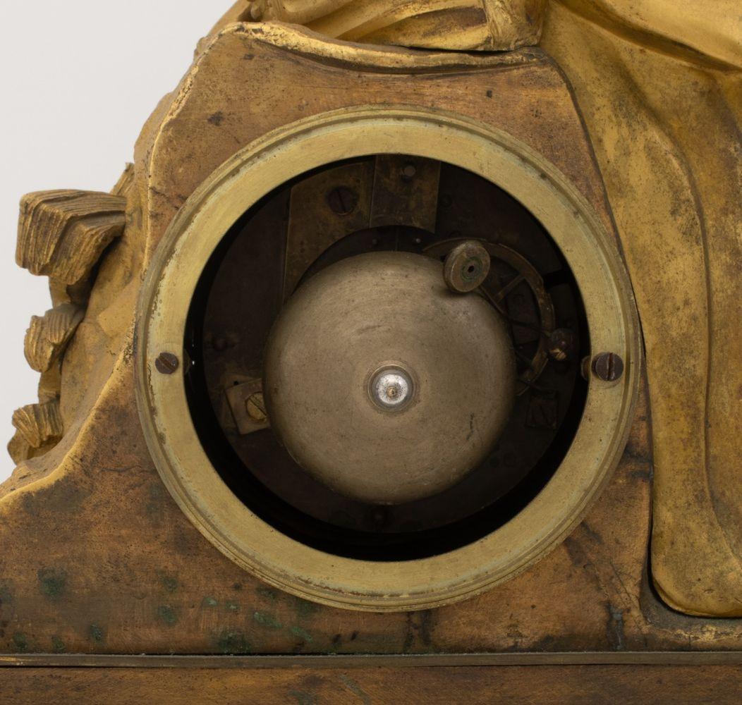 Orologio Figurale Francese Impero in Bronzo Dorato in vendita 9