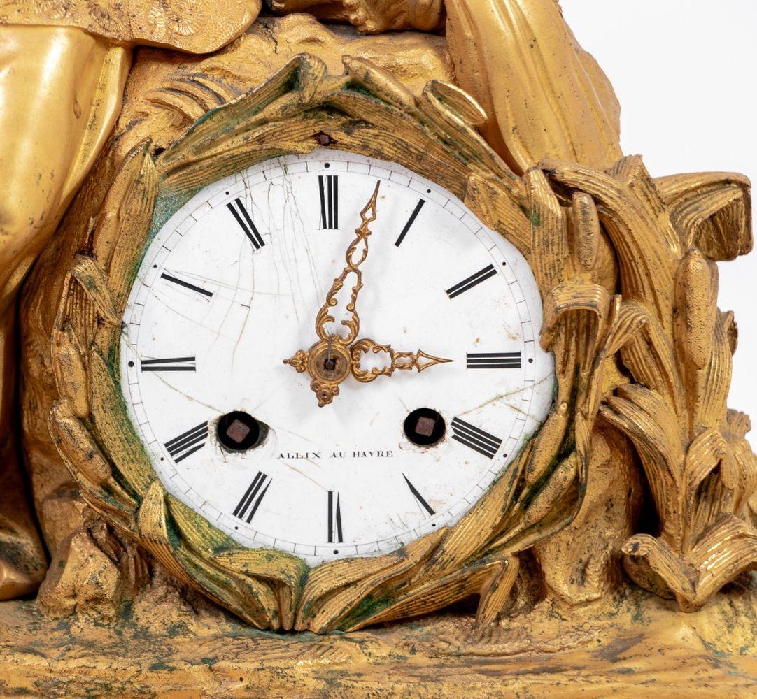 Metà XIX secolo Orologio Figurale Francese Impero in Bronzo Dorato in vendita