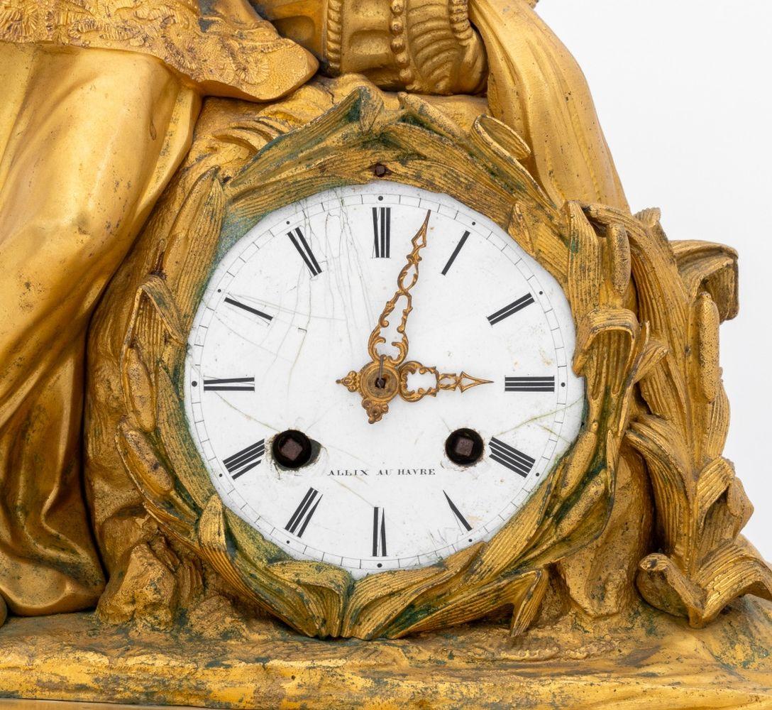 Orologio Figurale Francese Impero in Bronzo Dorato in vendita 1