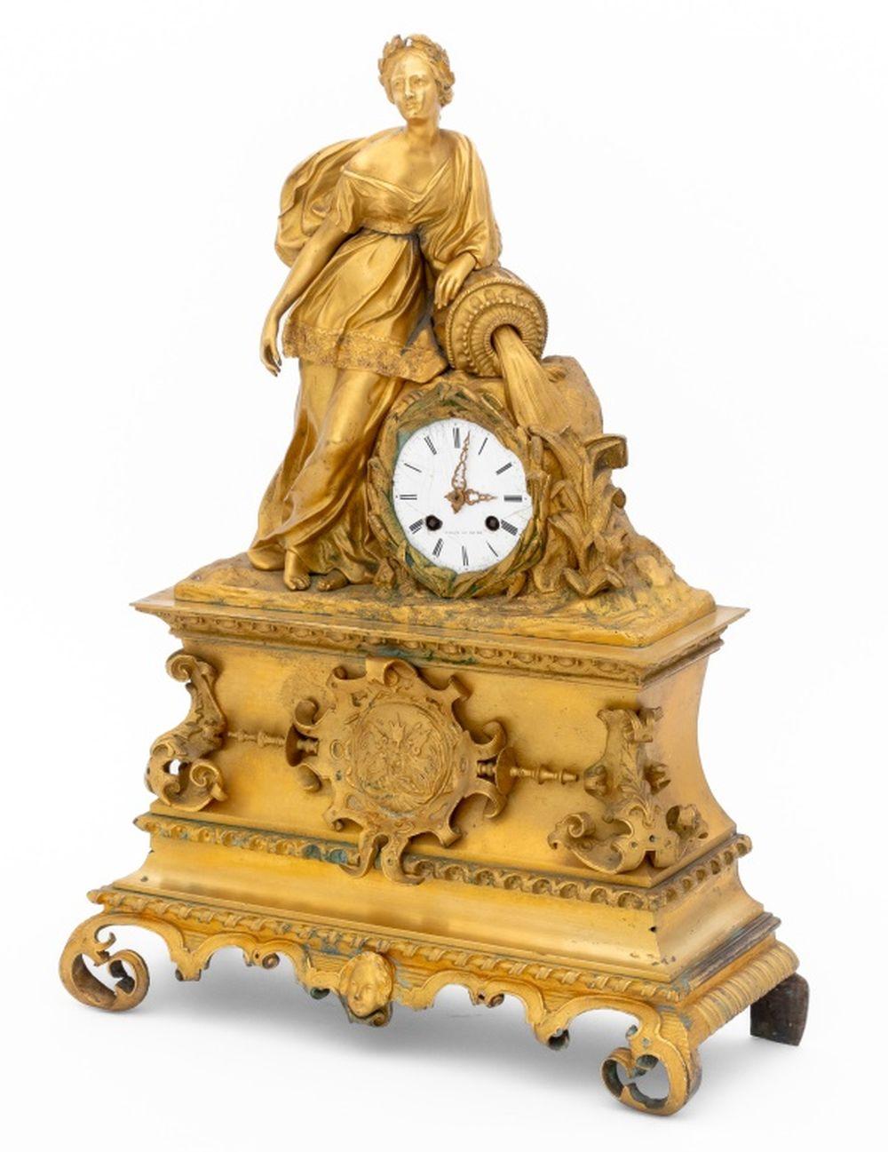 Orologio Figurale Francese Impero in Bronzo Dorato in vendita 4